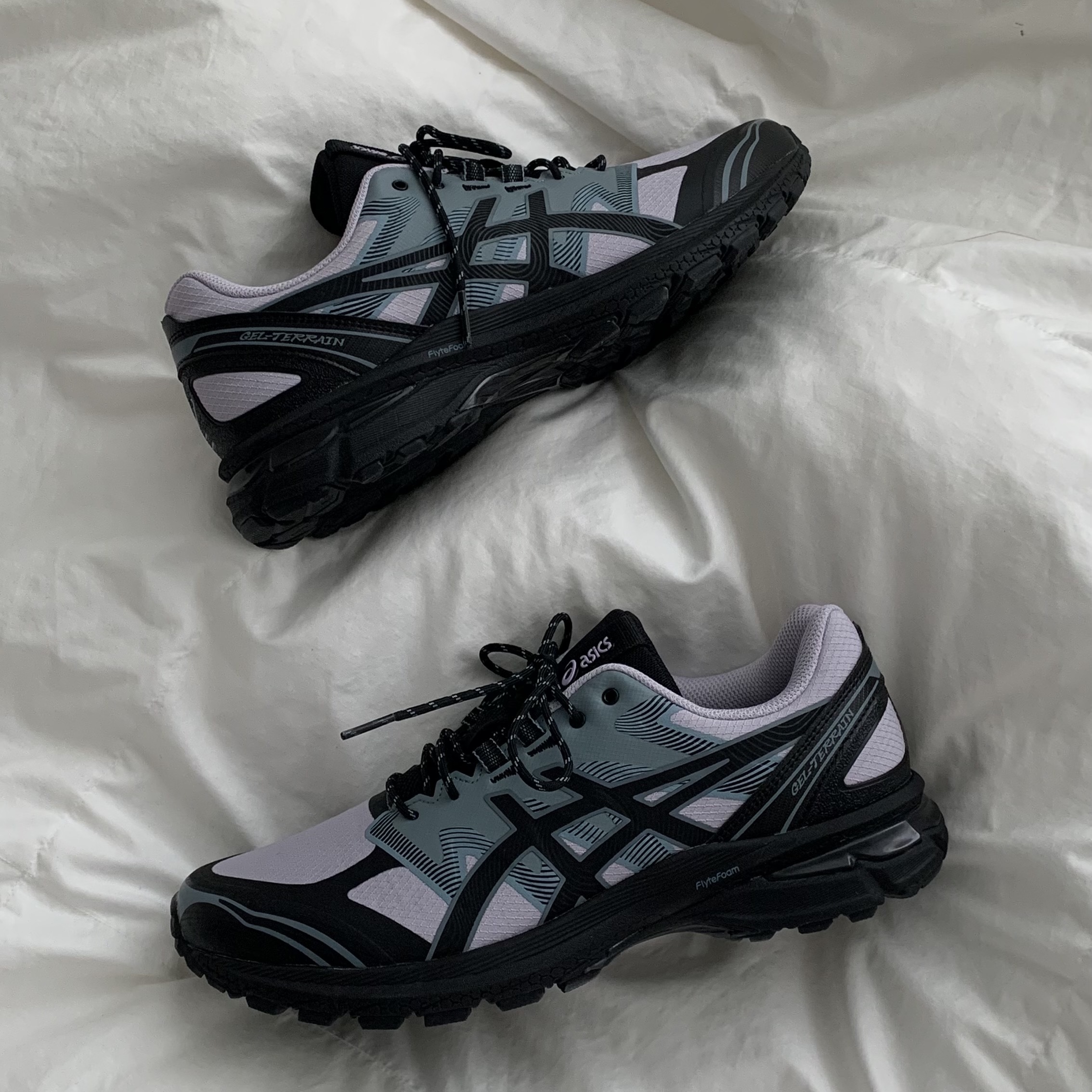 Asics Gel-Terrain Faded Ash Rock Black 착용 스타일 - 1
