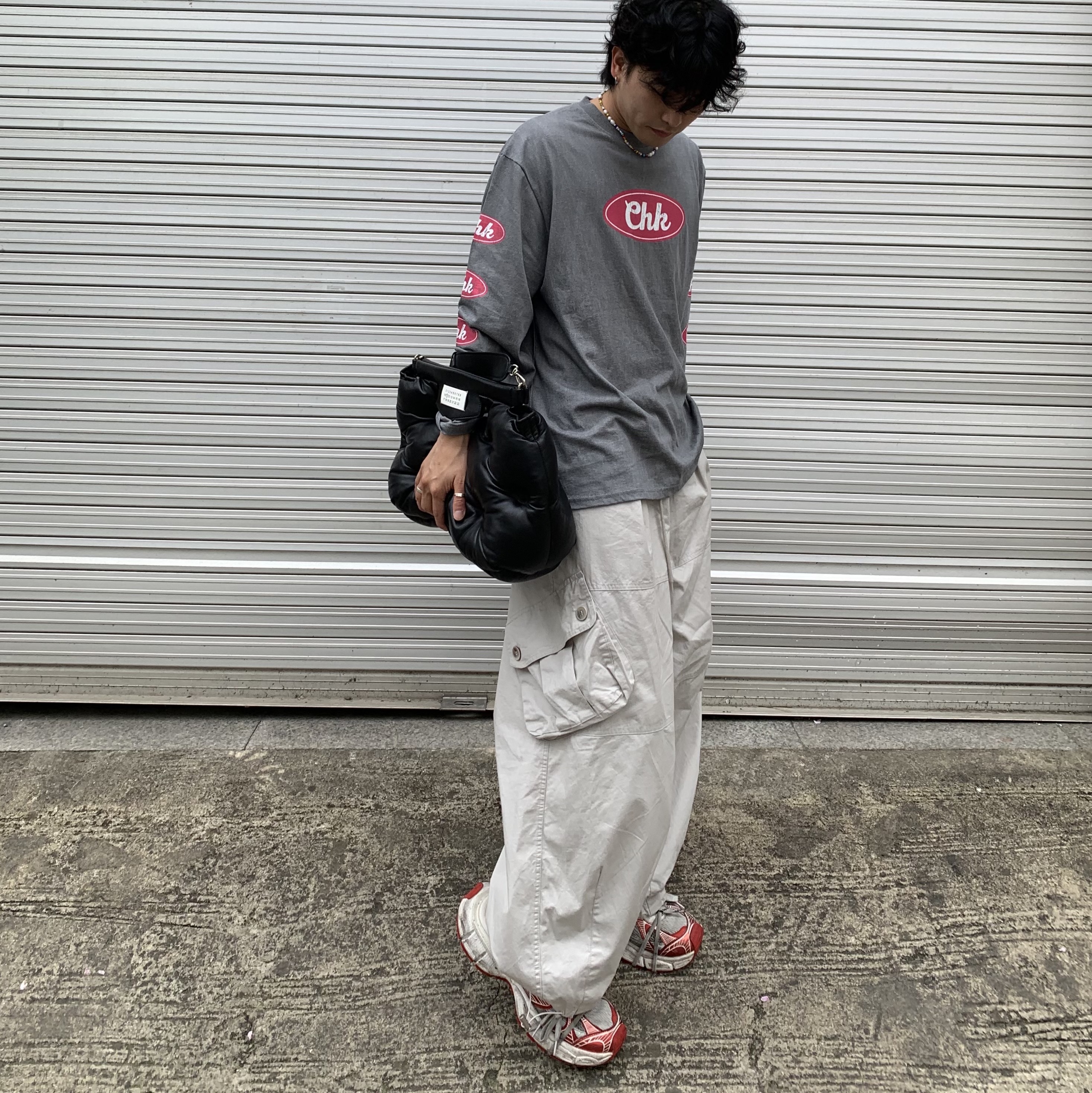 Maison Margiela Glam Slam Classique Medium Bag Black, Balenciaga 3XL Sneakers White Red 착용 스타일 - 1