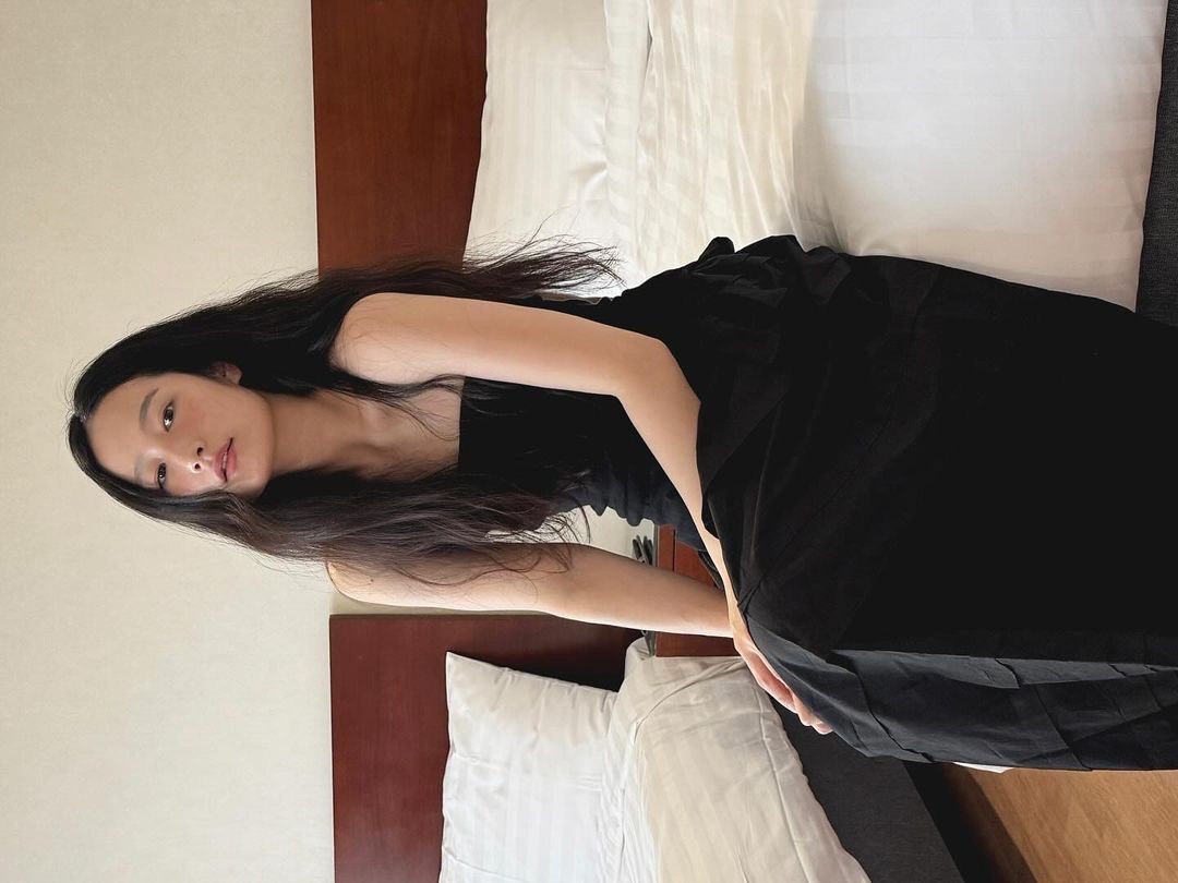 Nieeh Maze Tube Top Black, Nieeh Maze Tube Top Ivory 착용 스타일