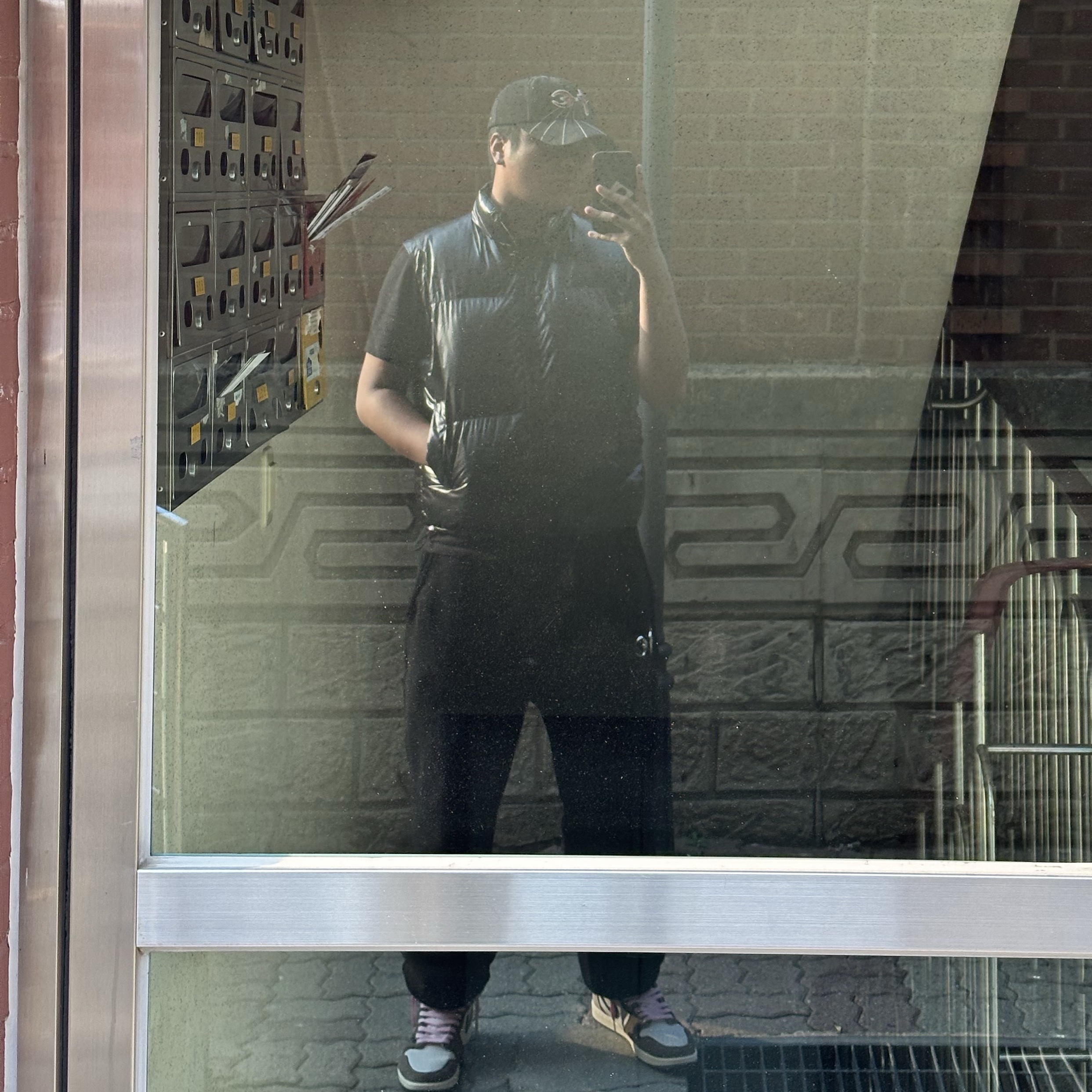 Thug Club TC Jogger Pants Black Ver. 1, Jordan 1 x Travis Scott Retro High OG SP Mocha 착용 스타일