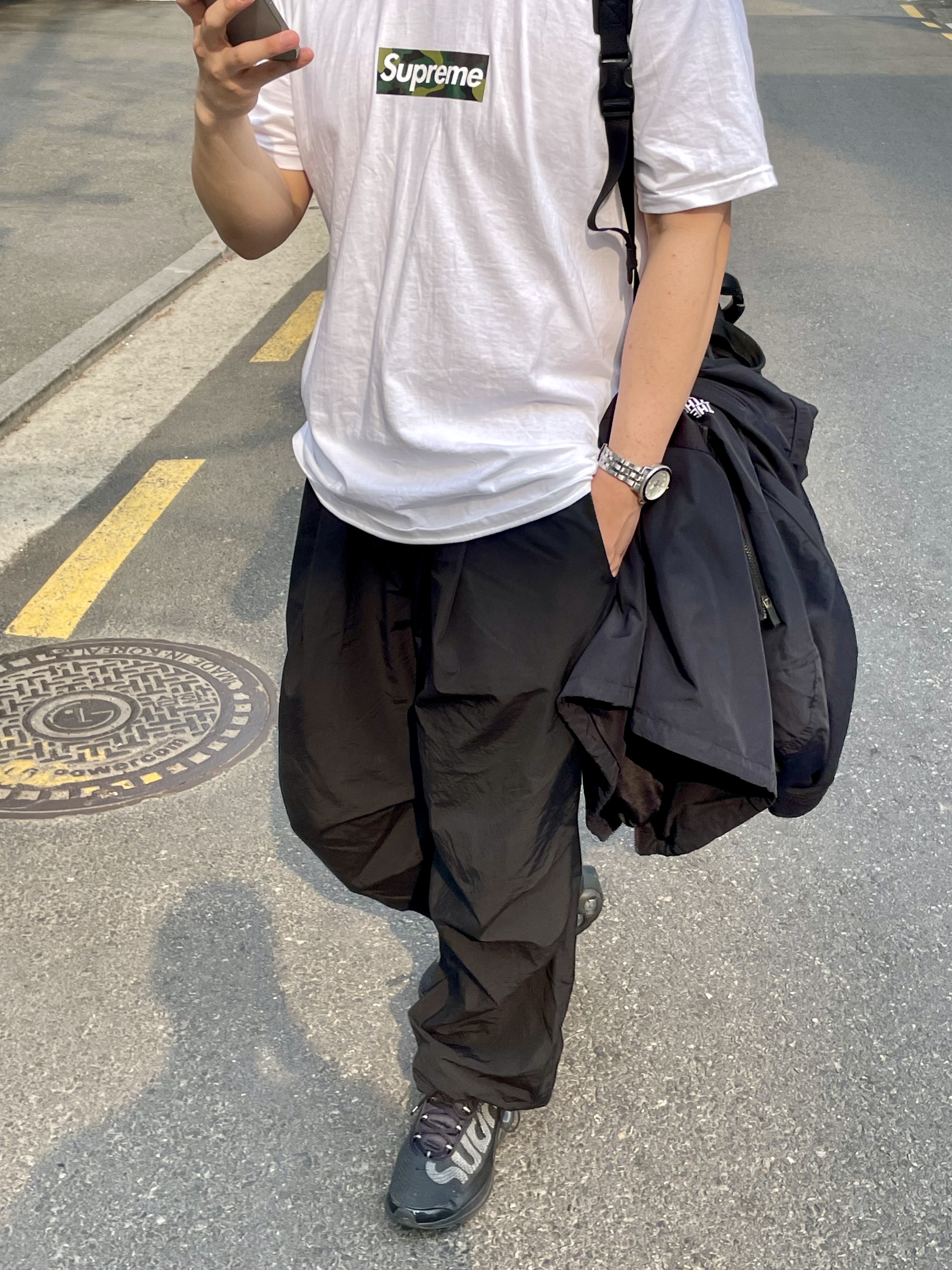 Supreme Box Logo T-Shirt White - 23FW, Nike x Supreme Air Max DN SP Black Galactic Jade 착용 스타일 - 2
