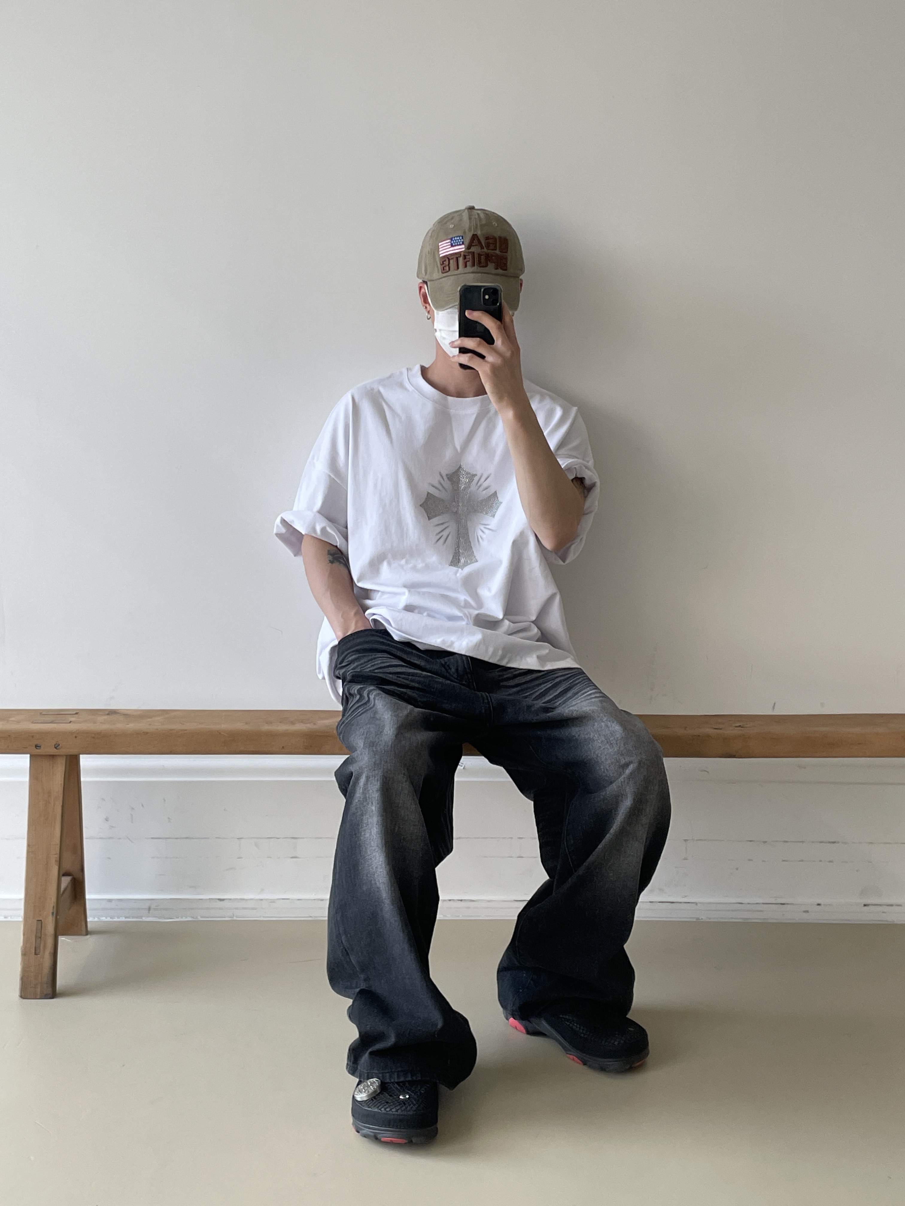 Crocs x Staple Classic All Terrain Clog Black 착용 스타일