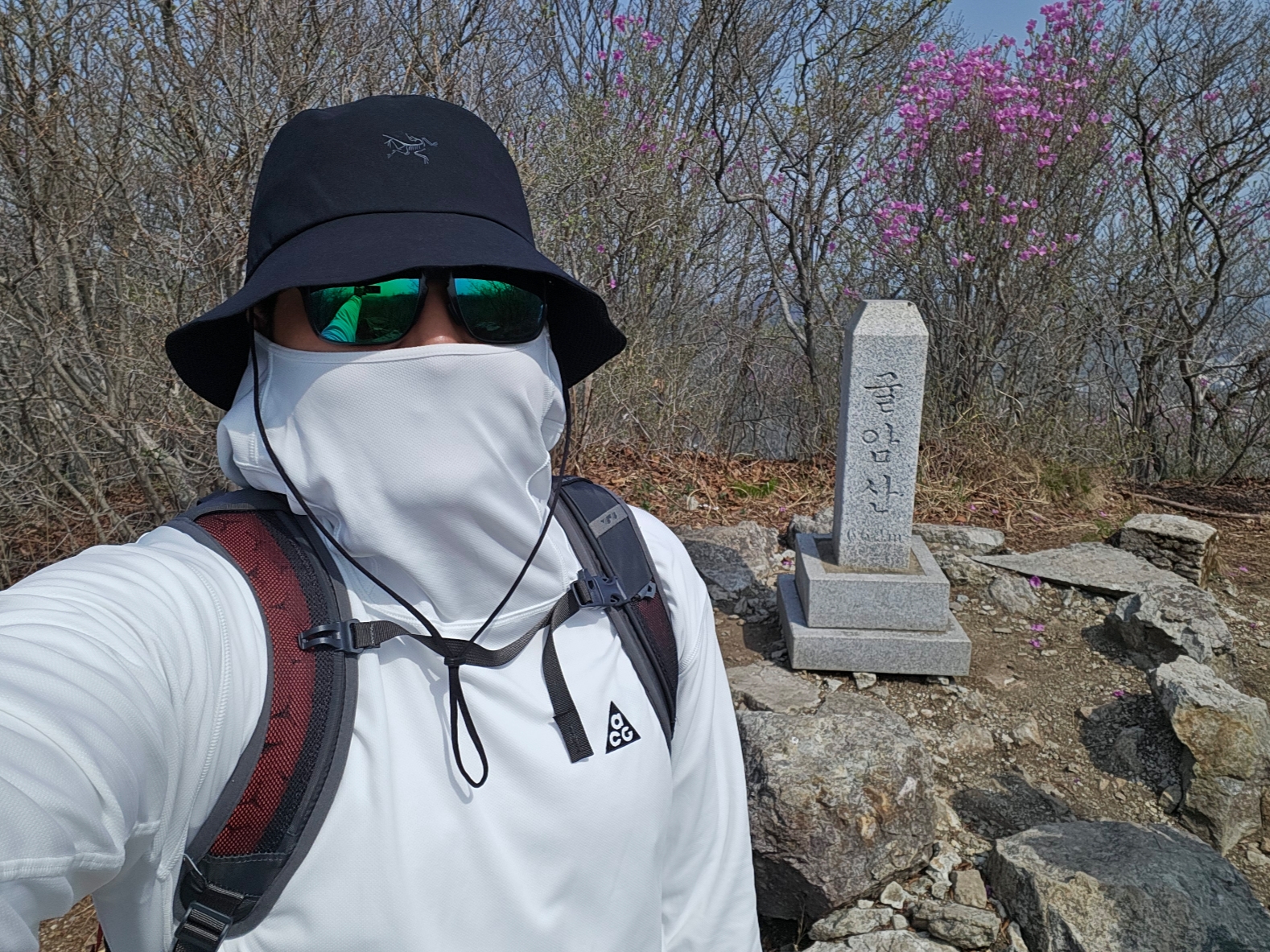 Oakley Holbrook Matte Black Ink Frame Prizm Jade Lenses Low Bridge Fit, Arc'teryx Sinsolo Hat Black 착용 스타일