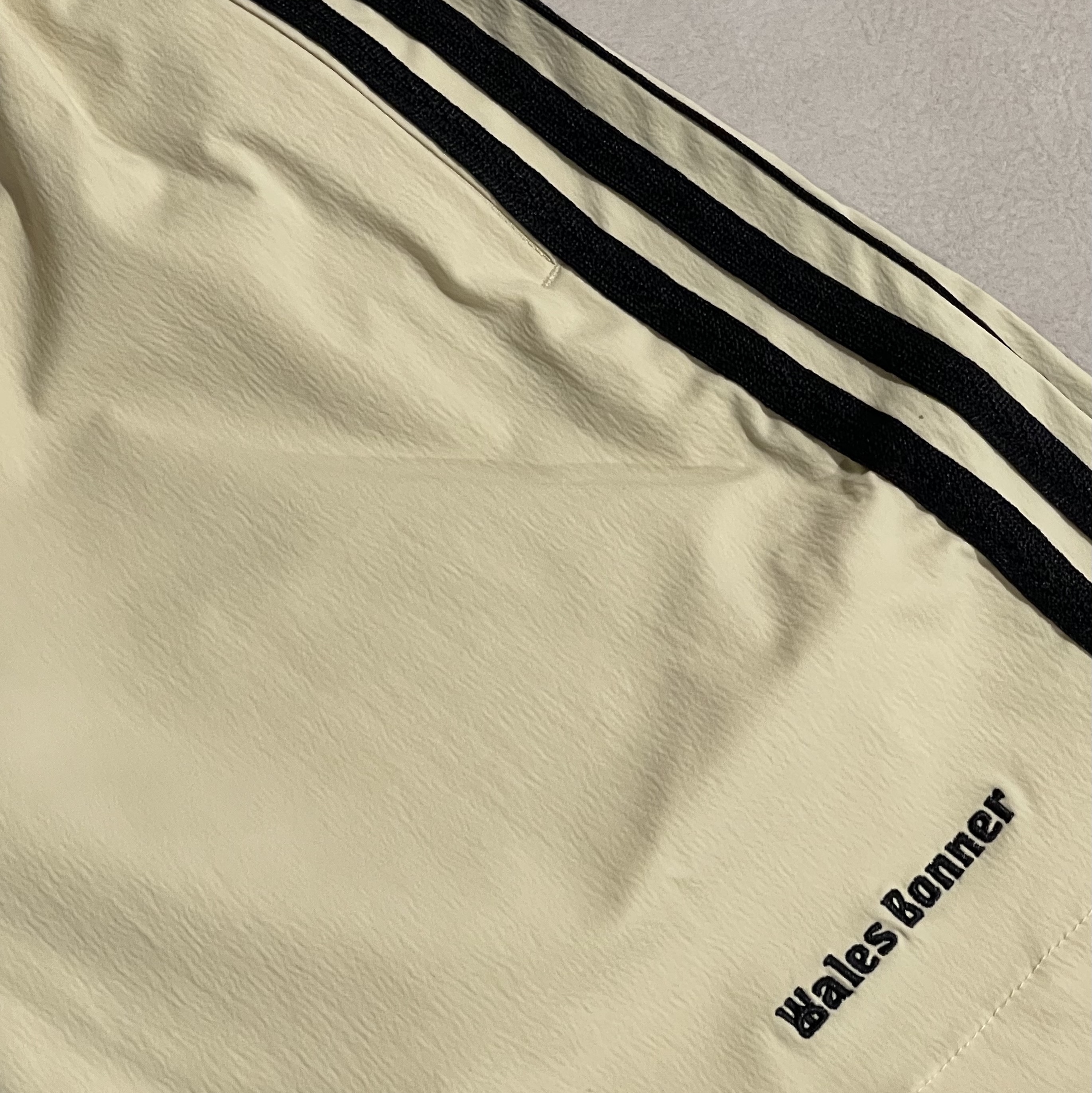 Adidas x Wales Bonner Statement Football Shorts Sandy Beige - US Sizing 착용 스타일 - 2