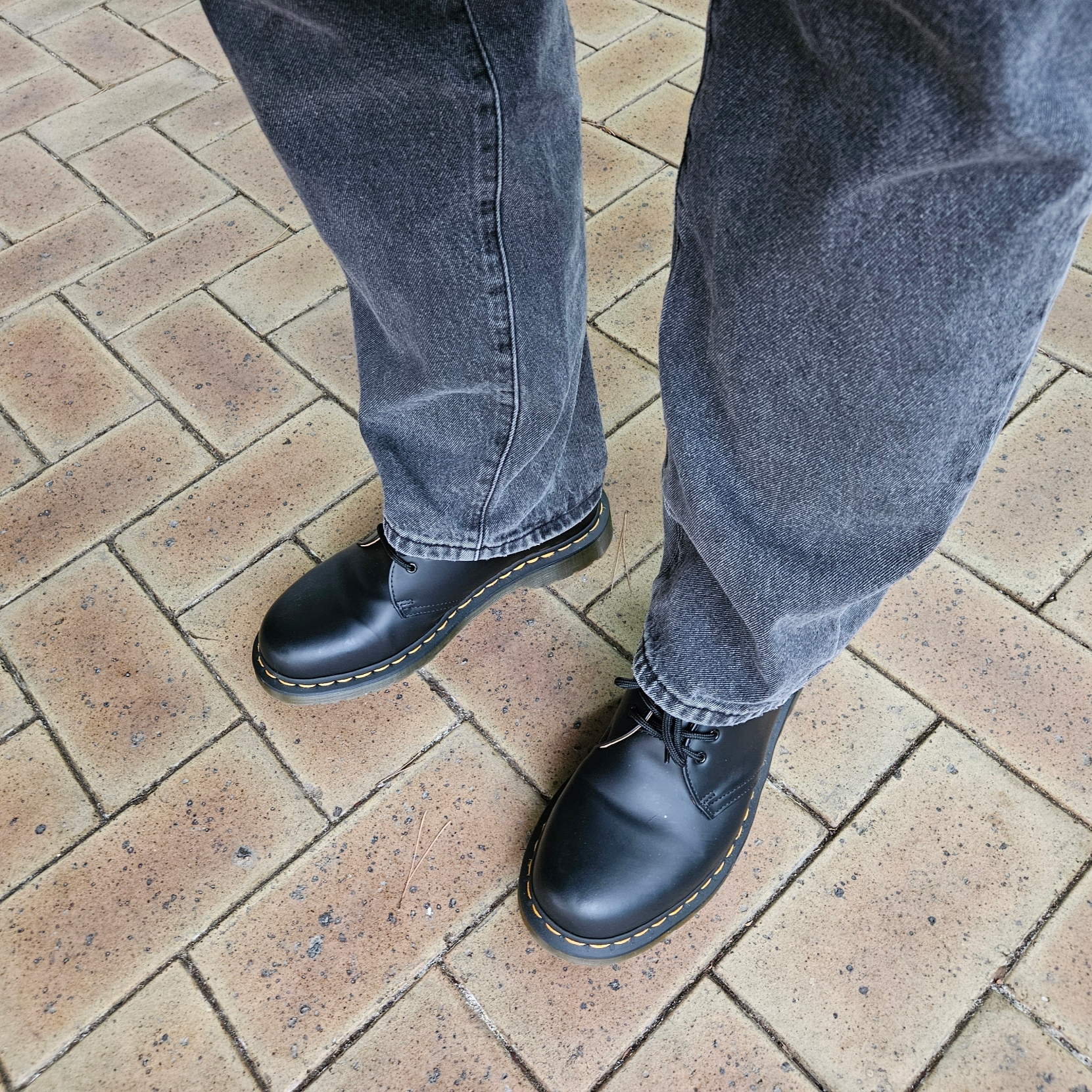 Dr. Martens 1461 Smooth Black 착용 스타일 - 2