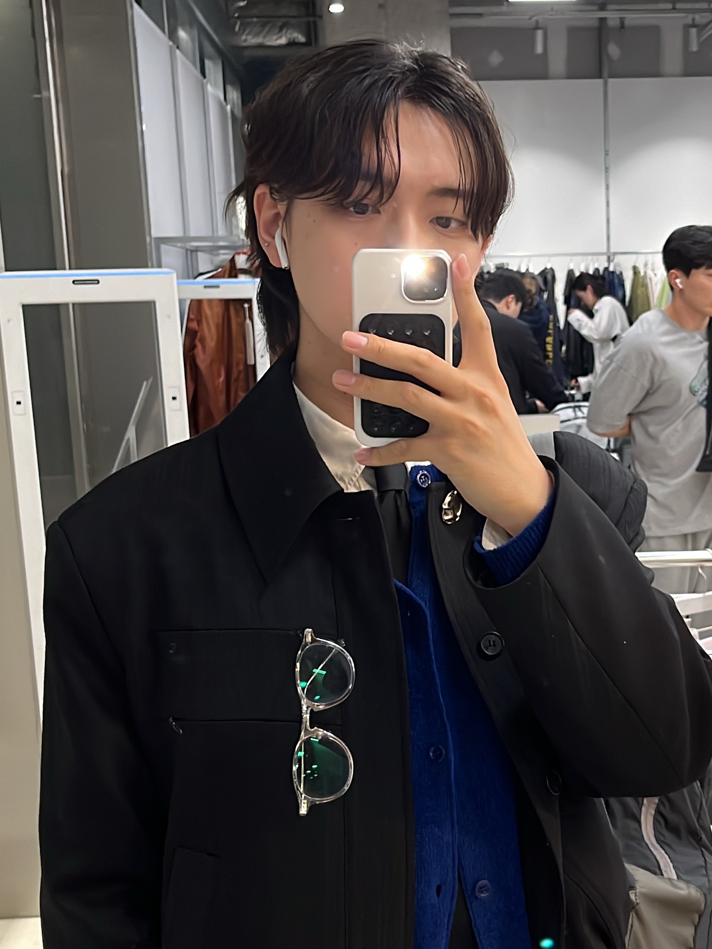 Mischief Rhombus Light Weight Backpack Black - The Hyundai Seoul Exclusive 착용 스타일 - 2