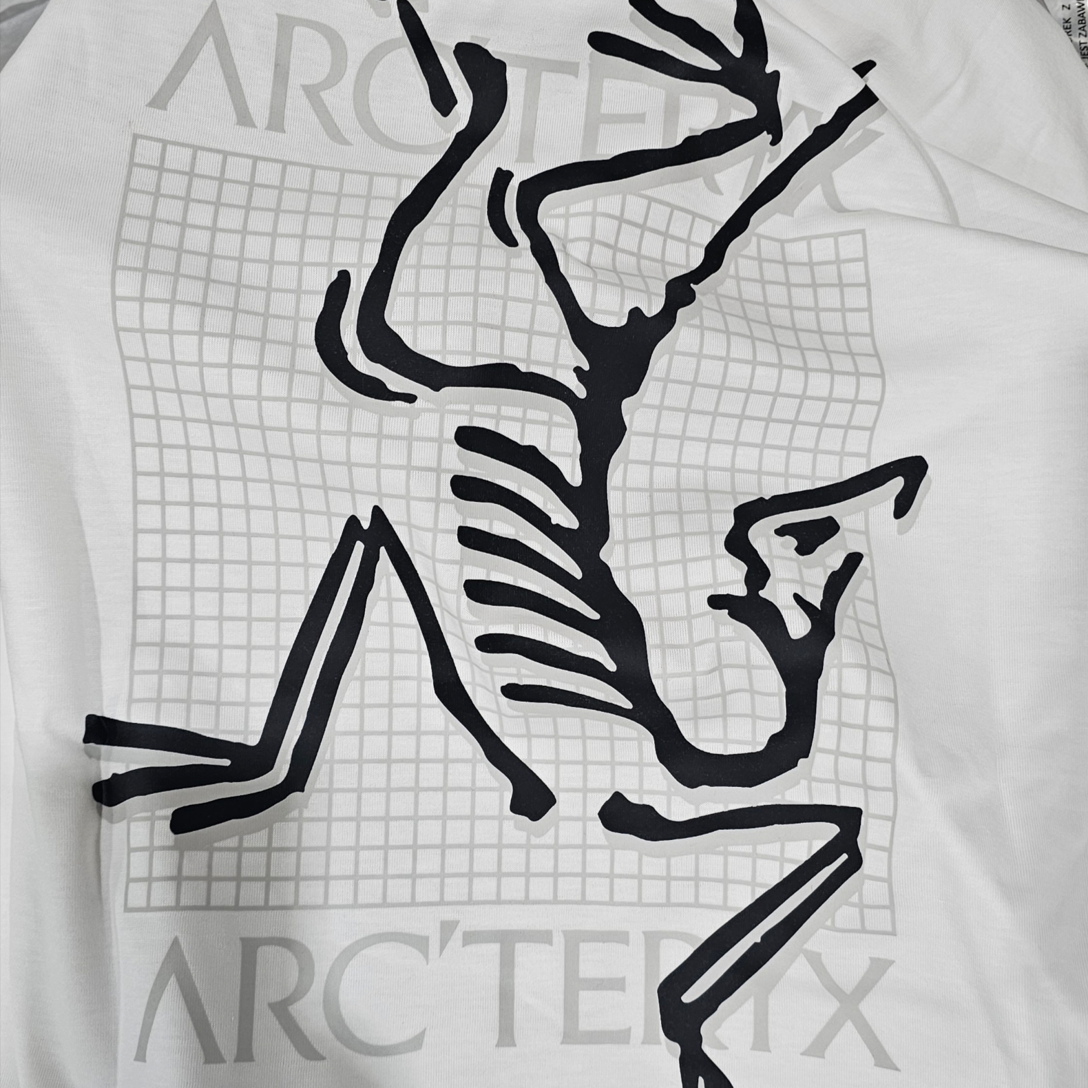 Arc'teryx Arc'Multi Bird Logo SS T-Shirt White Light, Arc'teryx Arc'Multi Bird Logo SS T-Shirt Black 착용 스타일