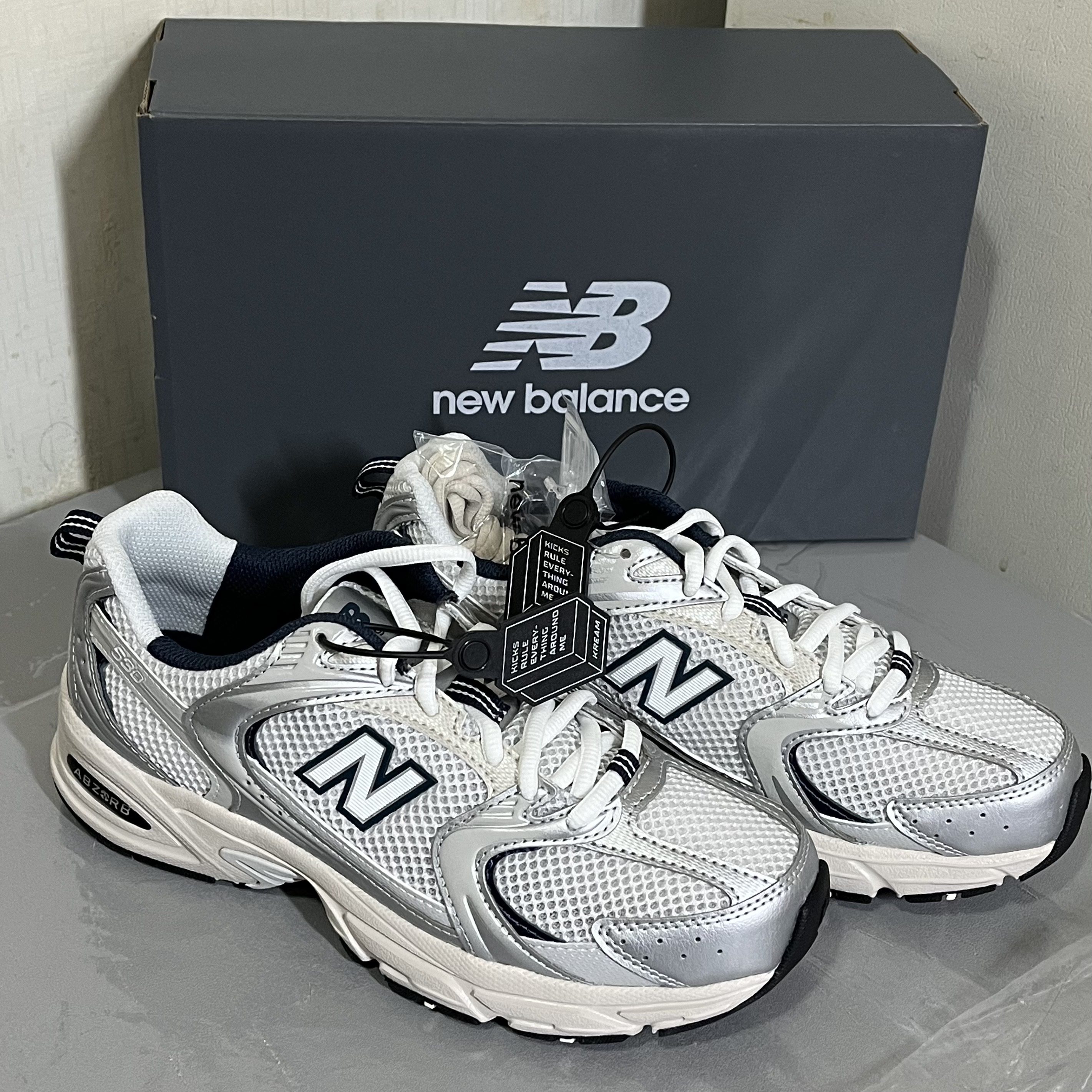 New Balance 530 Steel Grey 착용 스타일