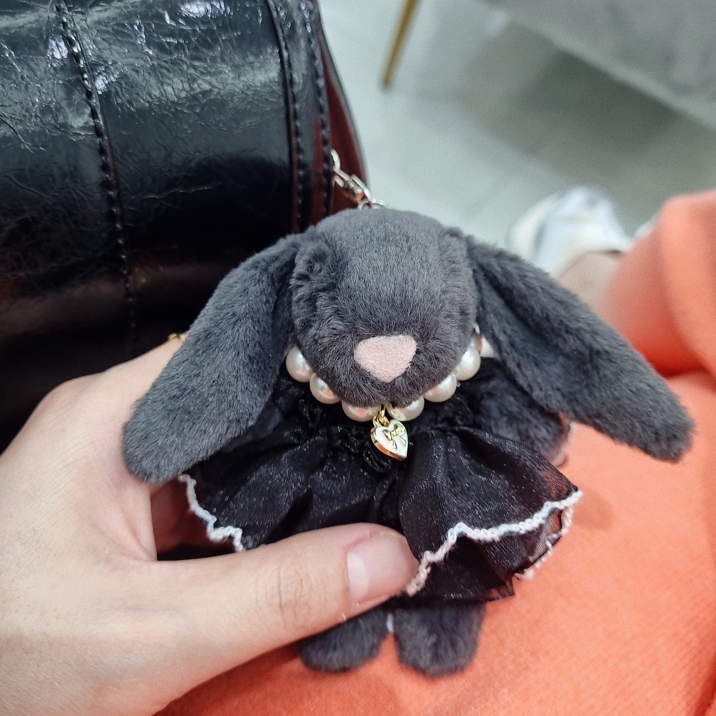 Jellycat Bashful Bunny Bag Charm Ink, Cardinal Red Hawoo-A Bag Black Gold 착용 스타일 - 1