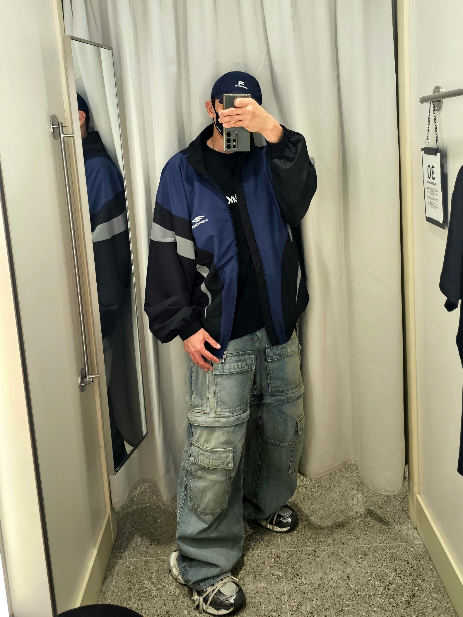(W) Balenciaga Cargo Boyfriend Jeans Blue, Balenciaga 3XL Sneakers Grey White Red 착용 스타일 - 2