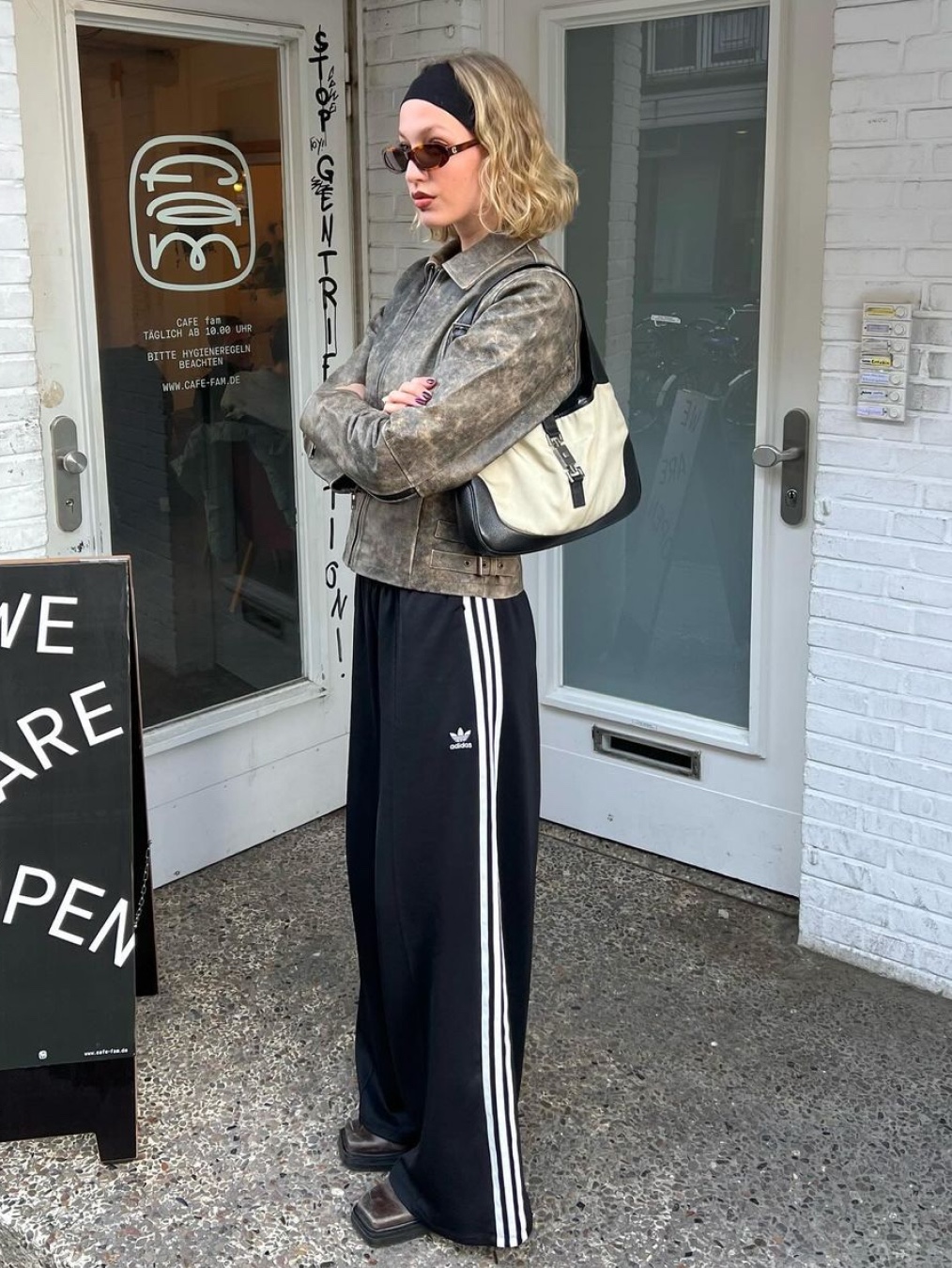 (W) Adidas Originals Firebird Loose Track Pants Black - KR Sizing, (W) Adidas Originals Beckenbauer Track Pants Shadow Brown - KR Sizing 착용 스타일 - 3