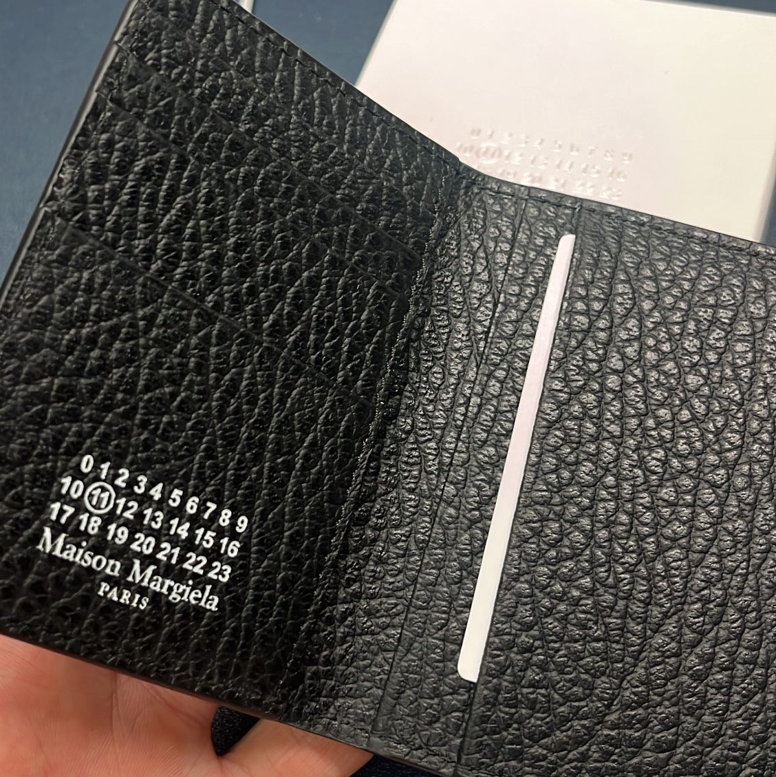 Maison Margiela Bovine Leather Card Holder Black 착용 스타일 - 2