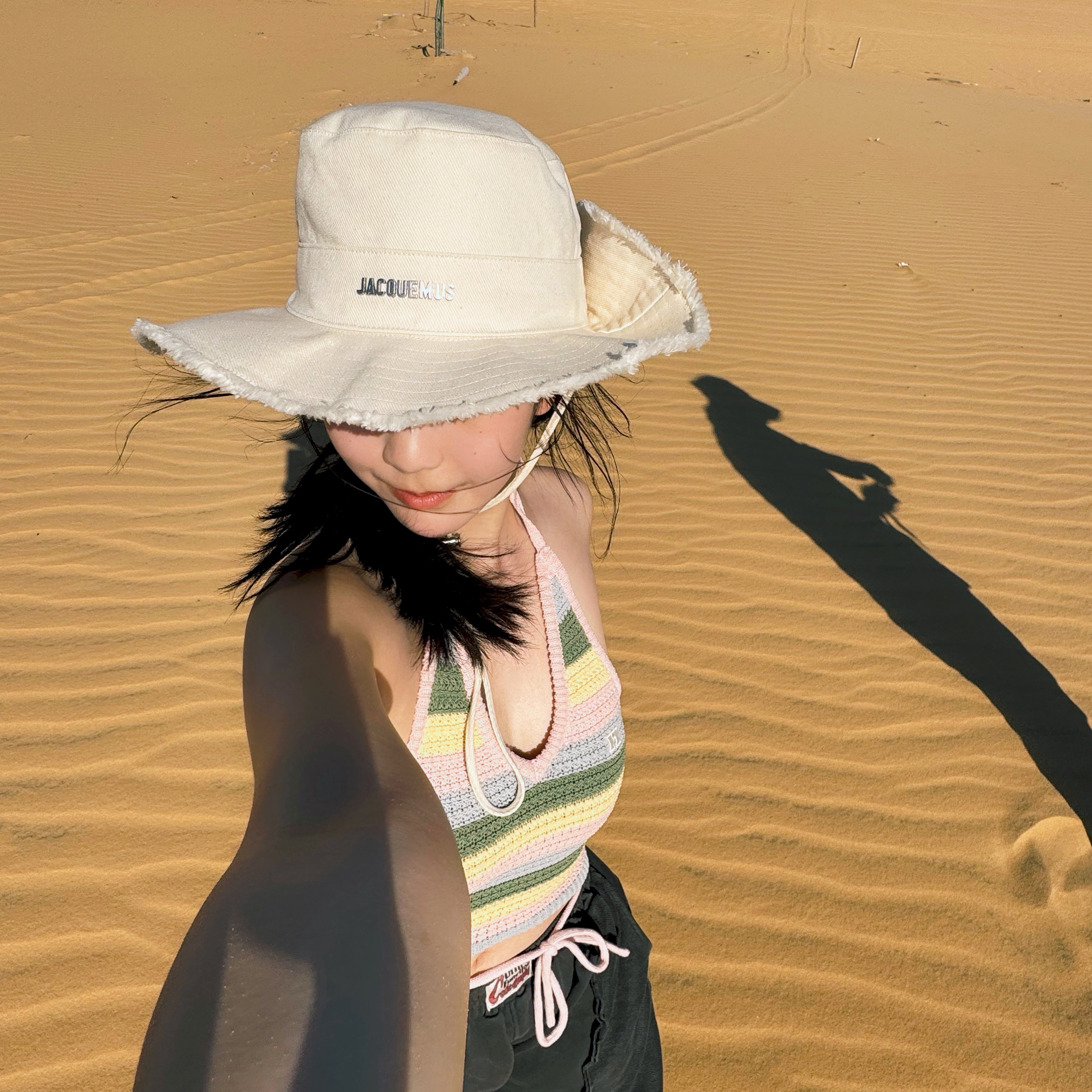 Jacquemus Le Bob Artichaut Bucket Hat Off White 착용 스타일 - 3