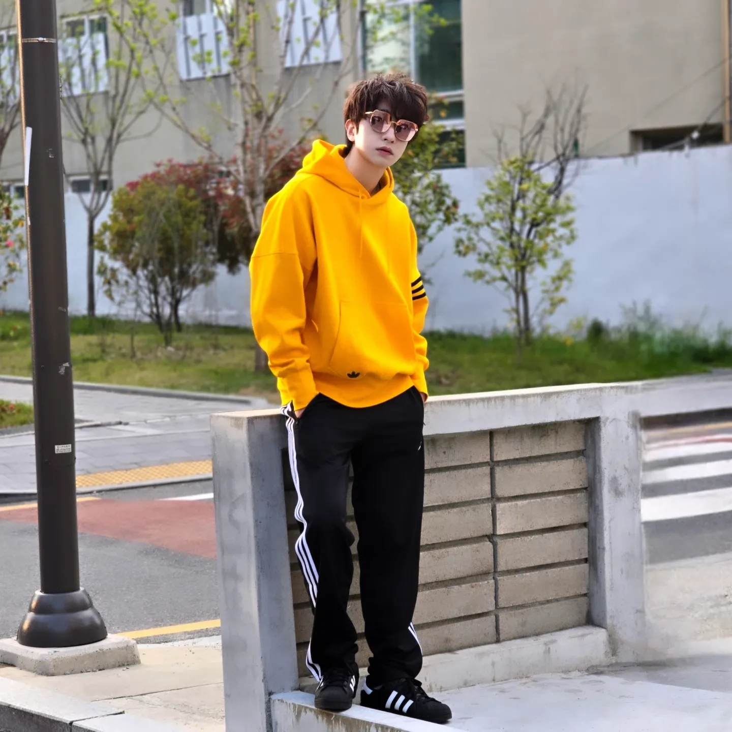 Adidas Firebird Track Pants Black - KR Sizing, Adidas Superstar Core Black White 착용 스타일 - 7
