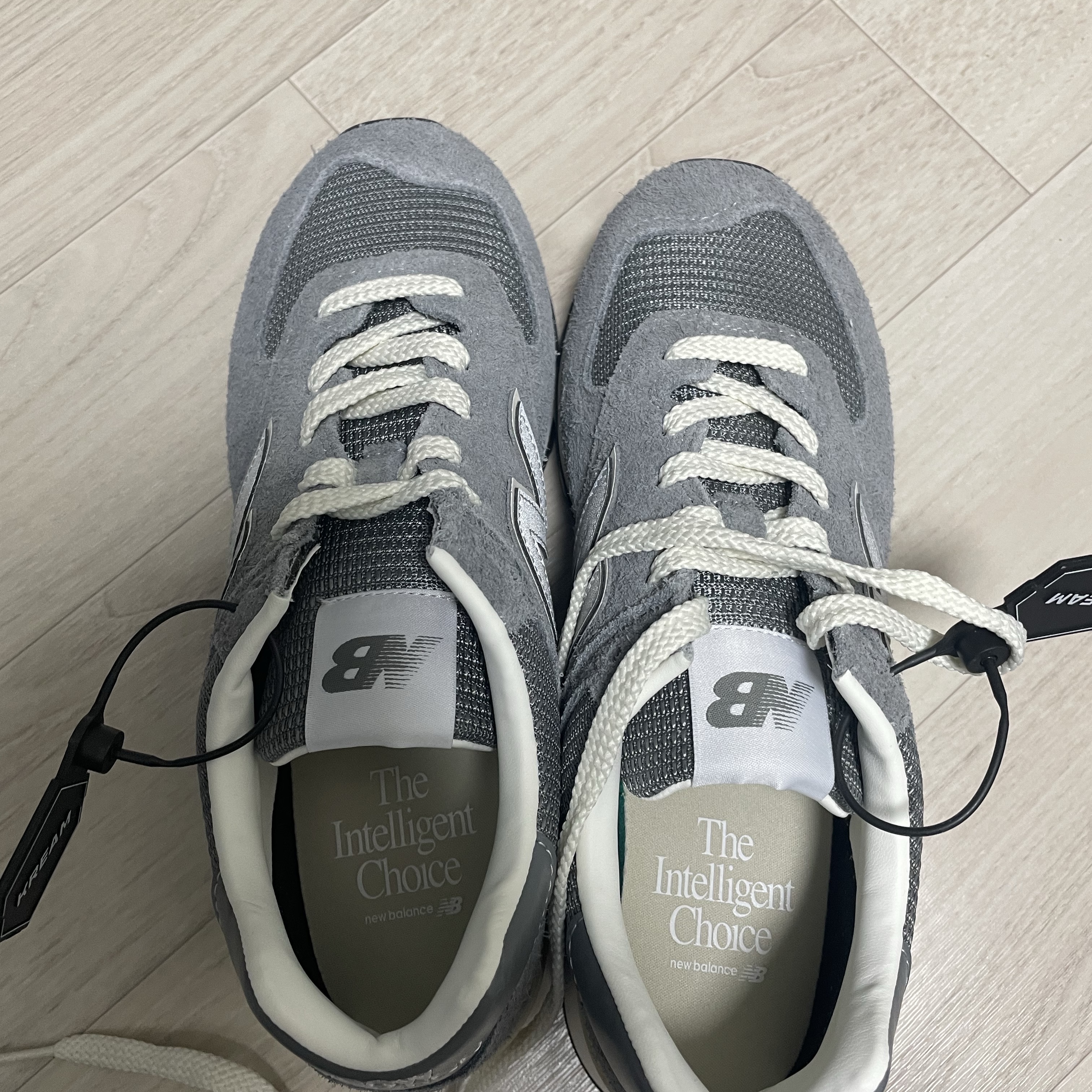 New Balance x Pottery 574 Premium Soft Grey 착용 스타일