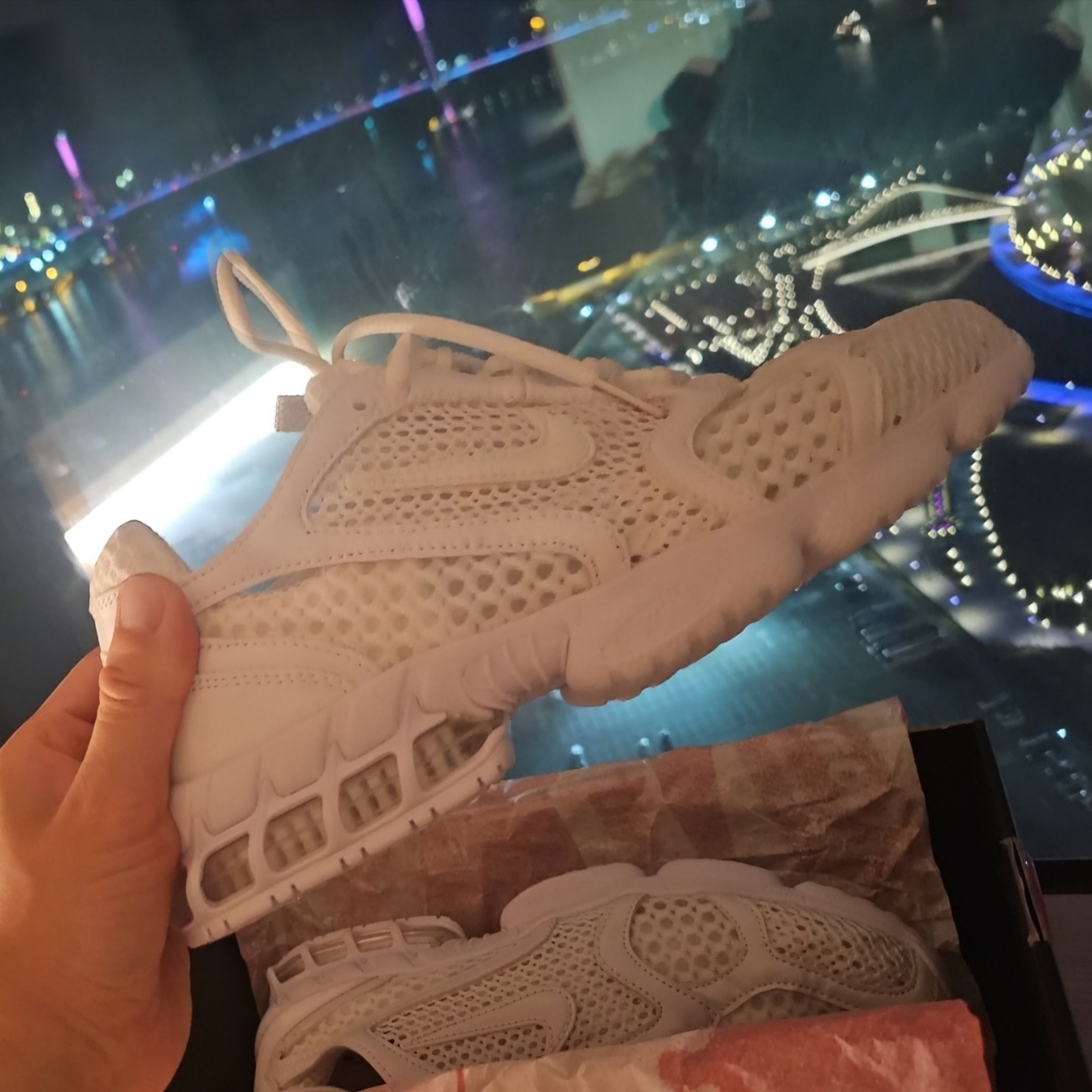 Nike Air Zoom Spiridon Cage 2 Triple White 착용 스타일 - 2