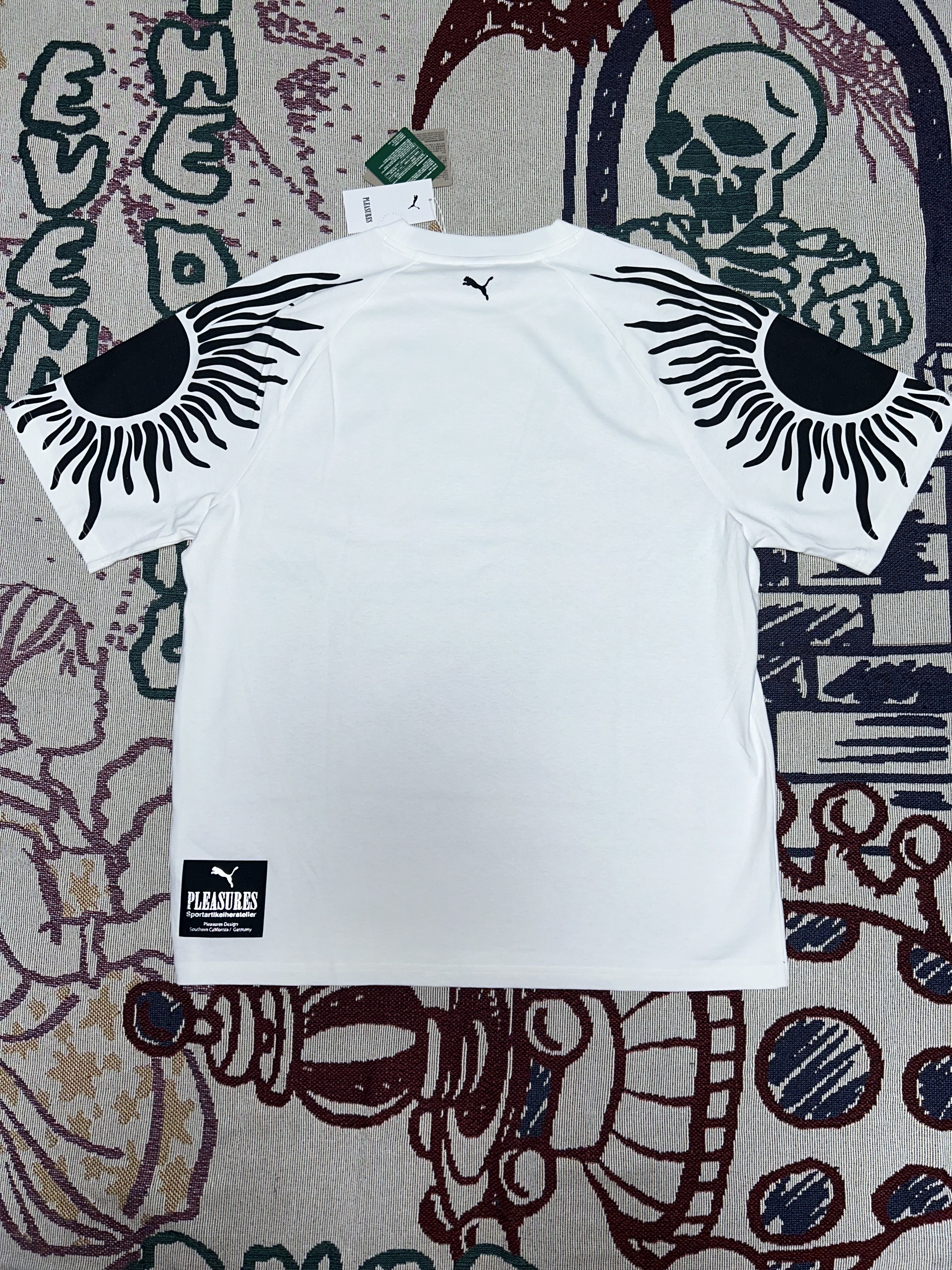 Puma x Pleasures Sun Graphic T-shirt White 착용 스타일 - 4