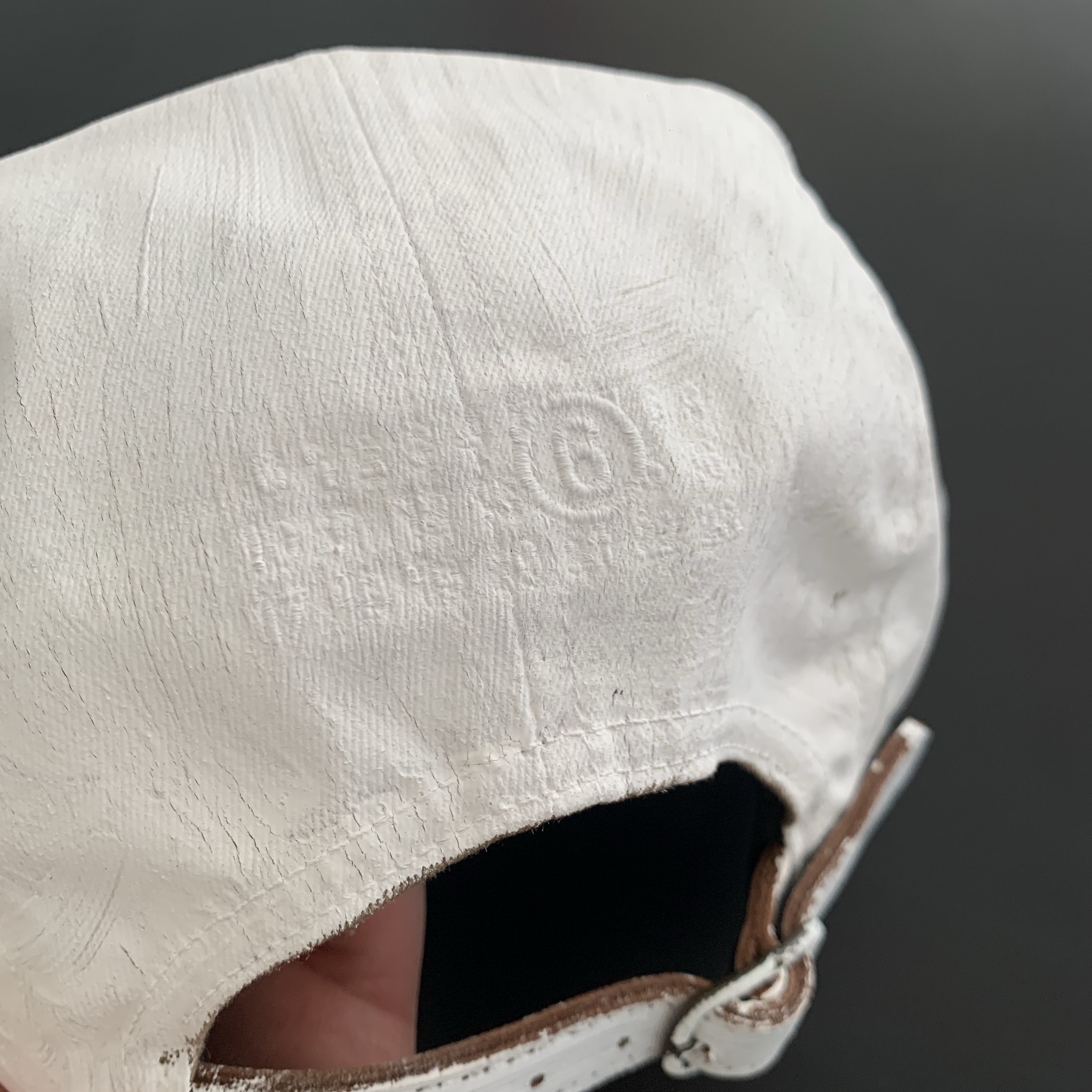 Supreme x MM6 Maison Margiela Painted Camp Cap White - 24SS, Gentle Monster x Maison Margiela MM012 Clear Black 착용 스타일 - 3