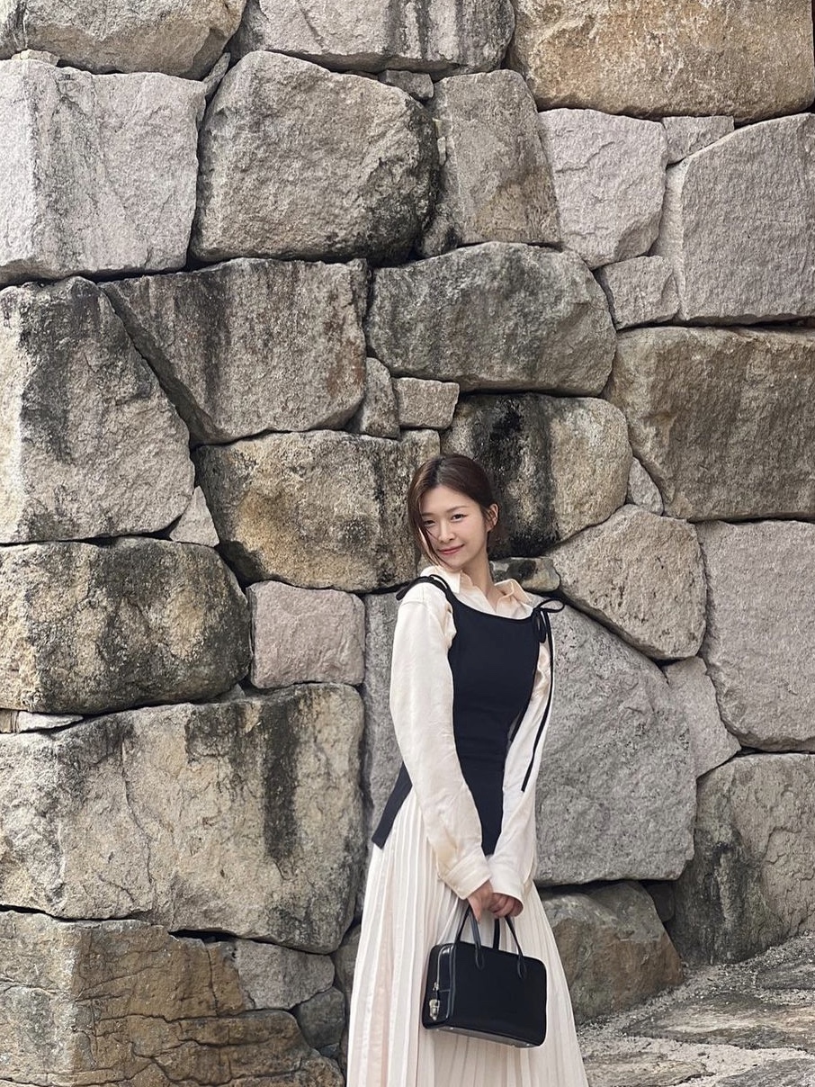Yunse Women Olive Sleeveless Top Black 착용 스타일 - 4
