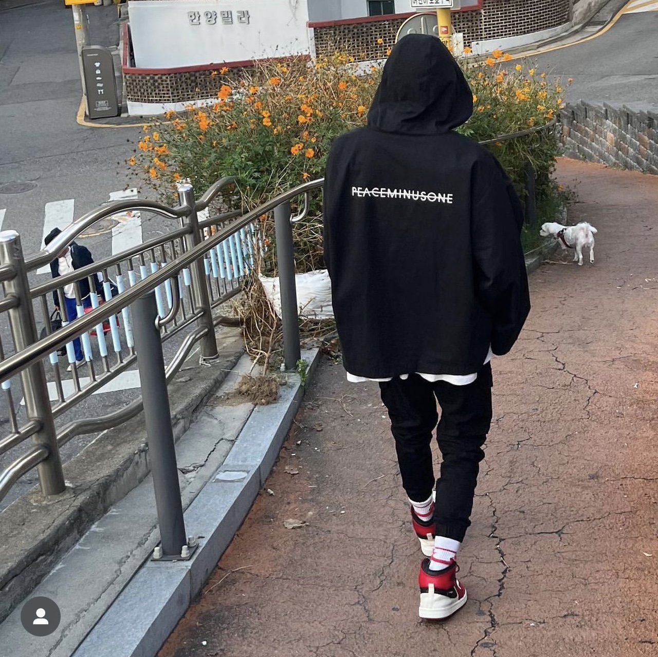 Peaceminusone Pullover Hoodie #1 Black, Jordan 1 Retro KO High Chicago Vintage 착용 스타일 - 1