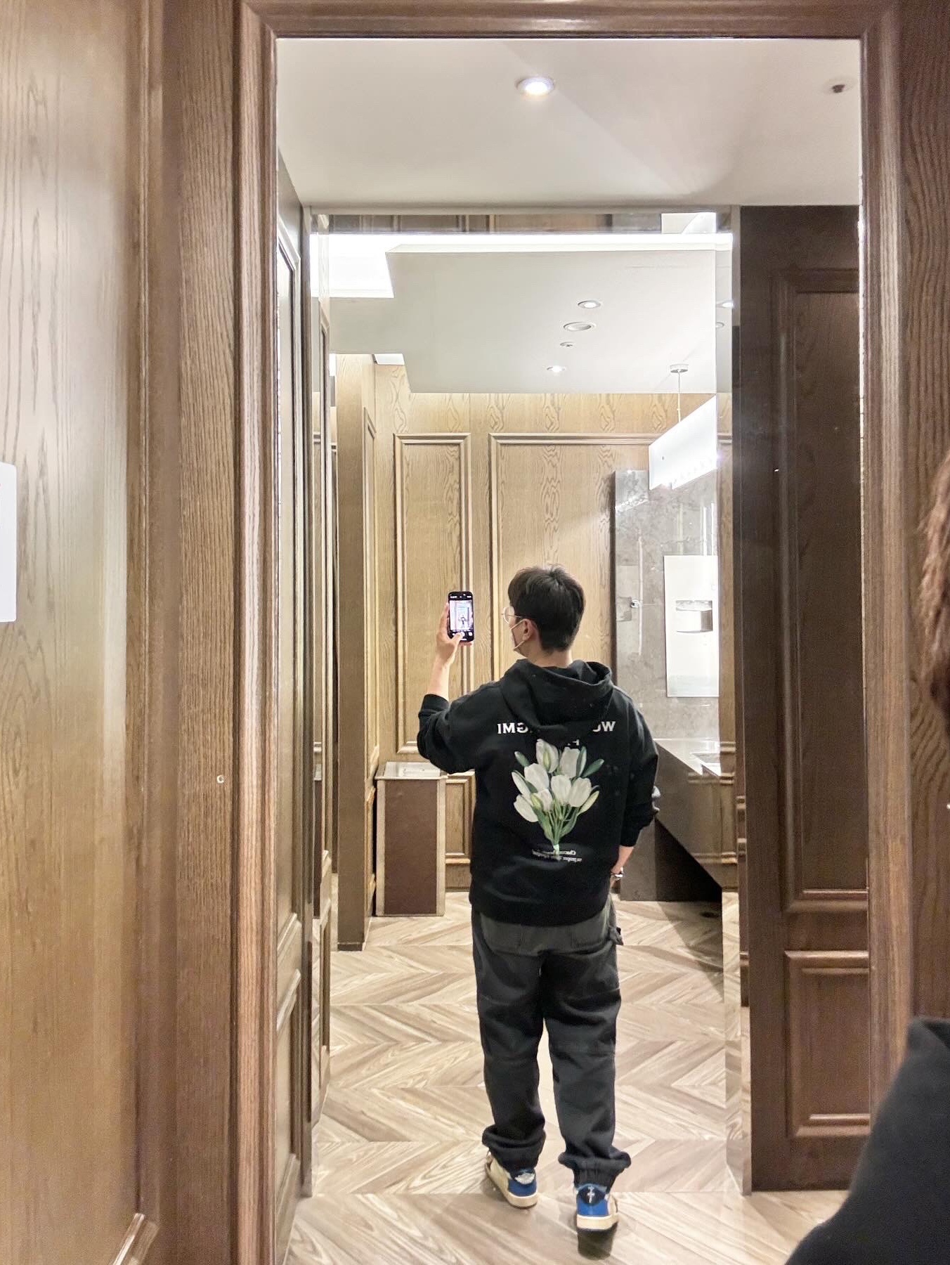Wooyoungmi Flower Print Back Logo Hoodie Black - 22SS, Jordan 1 x Travis Scott x Fragment Retro Low OG SP Military Blue 착용 스타일 - 6