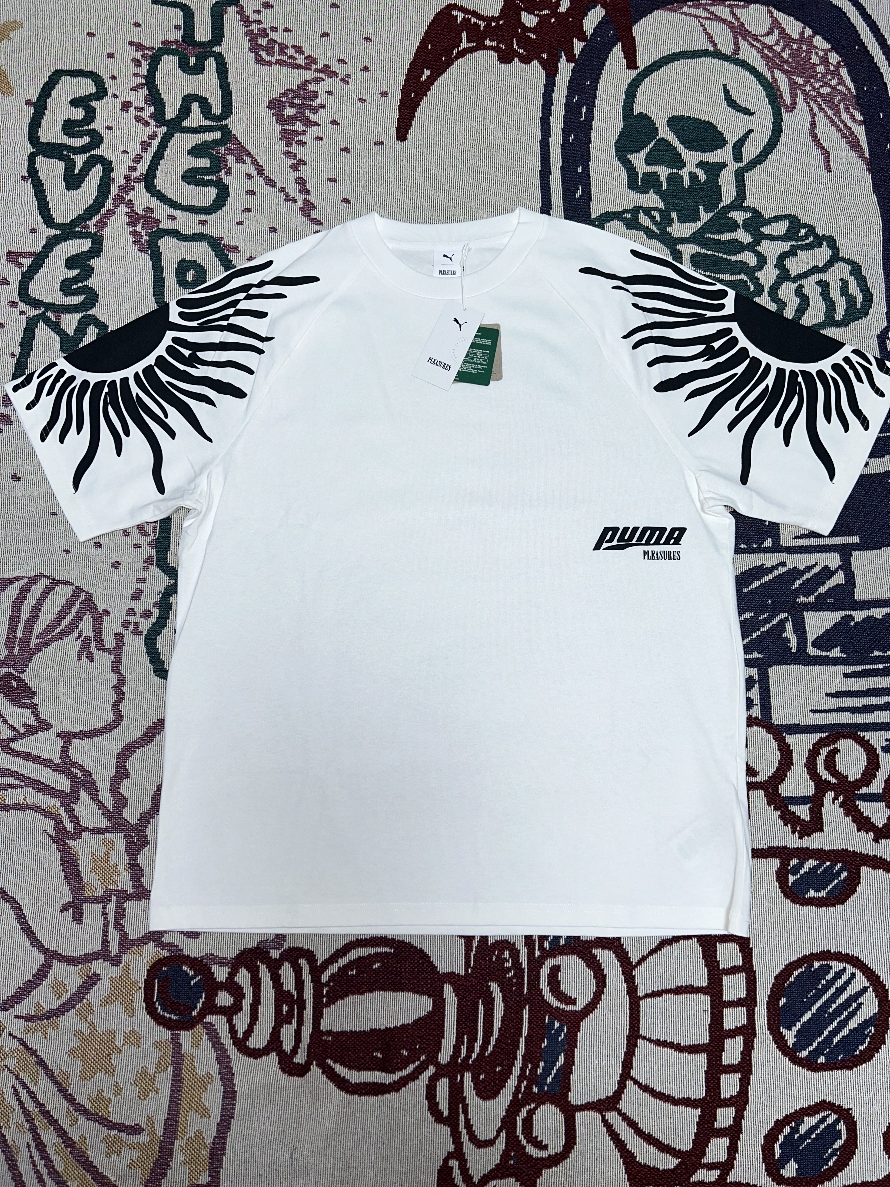 Puma x Pleasures Sun Graphic T-shirt White 착용 스타일 - 2