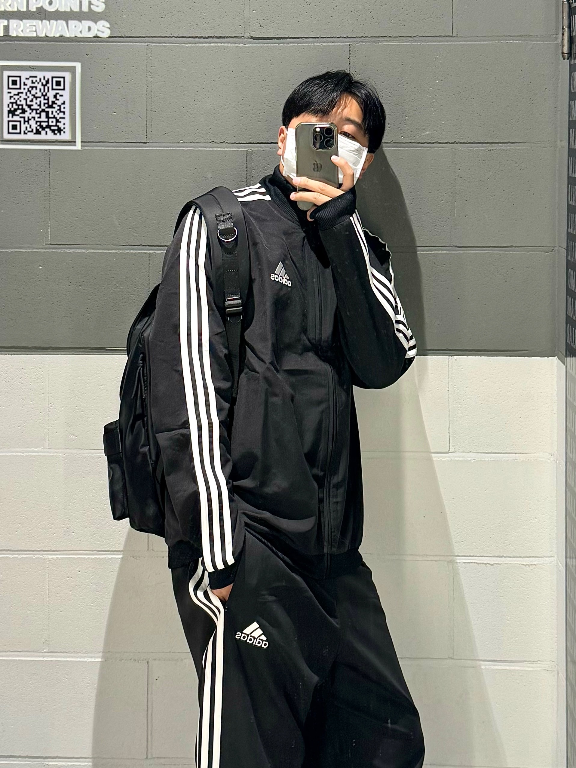 Adidas Aeroready Essentials Regular-Fit 3-Stripes Track Suit Black - KR Sizing, Adidas Aeroready Essentials Regular-Fit 3-Stripes Track Suit Black - US Sizing 착용 스타일 - 2