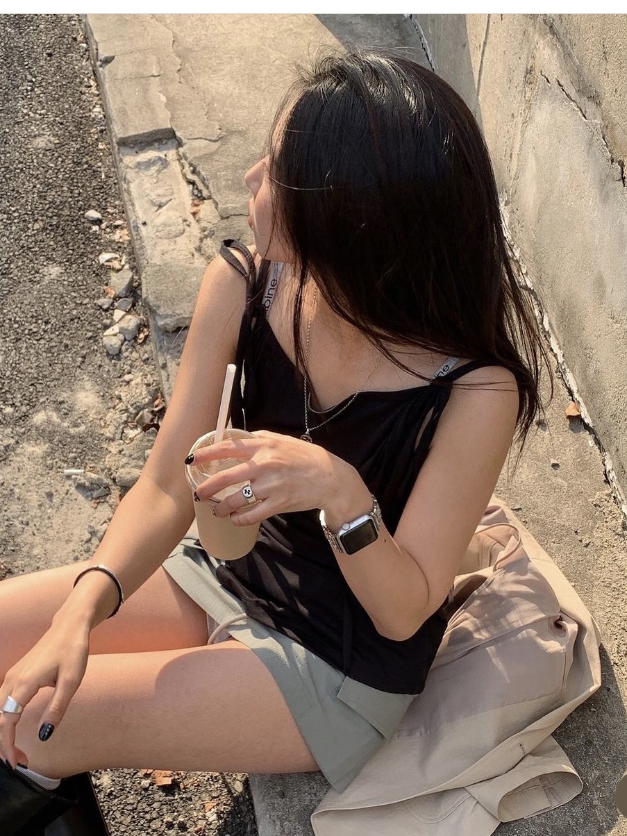 Yunse Women Olive Sleeveless Top Black 착용 스타일 - 6