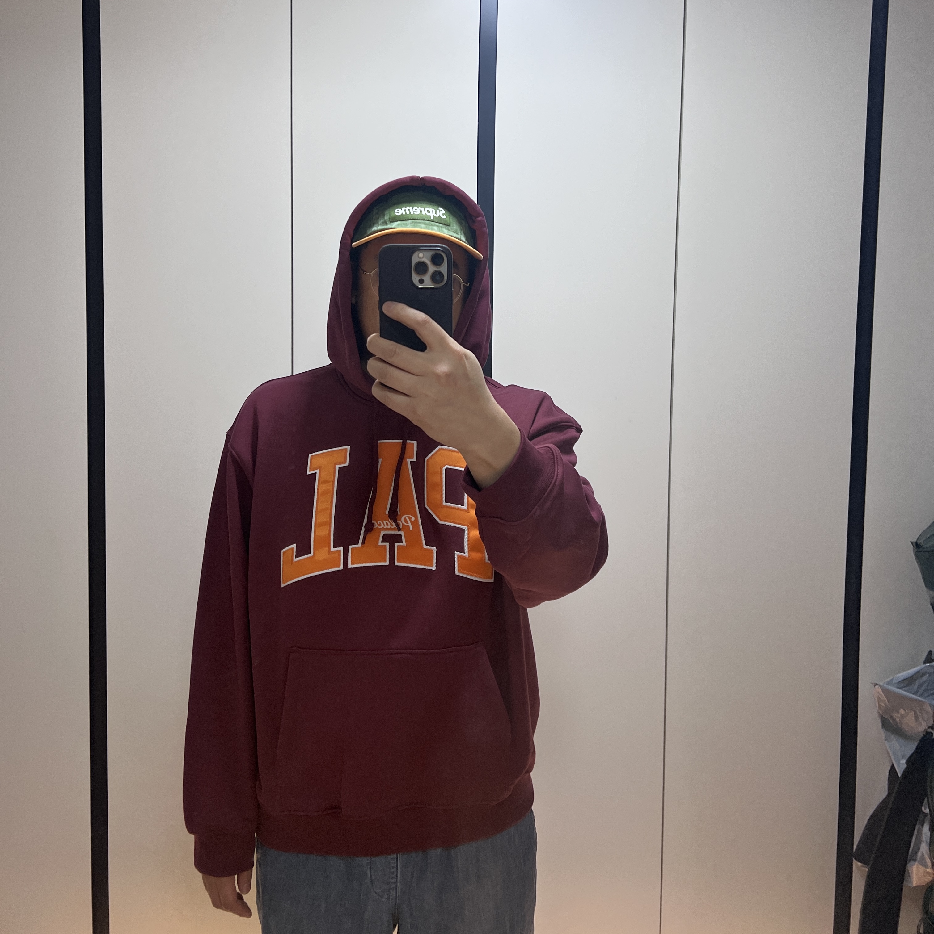 Palace x Gap Hood Burgundy - 24SS, Supreme Pigment 2-Tone Camp Cap Green - 24SS 착용 스타일 - 1