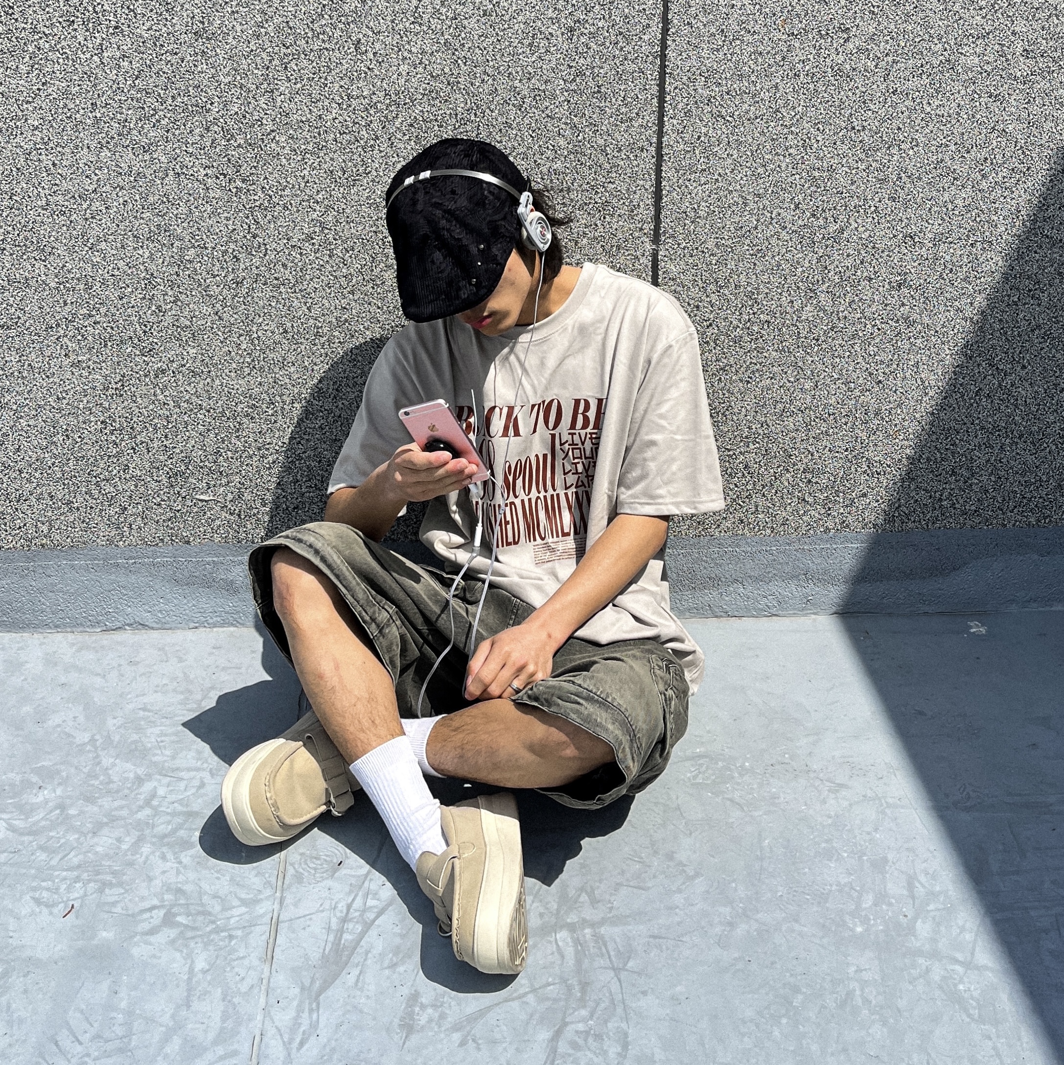 Supreme x Koss Portapro Headphones Silver - 23FW 착용 스타일 - 1