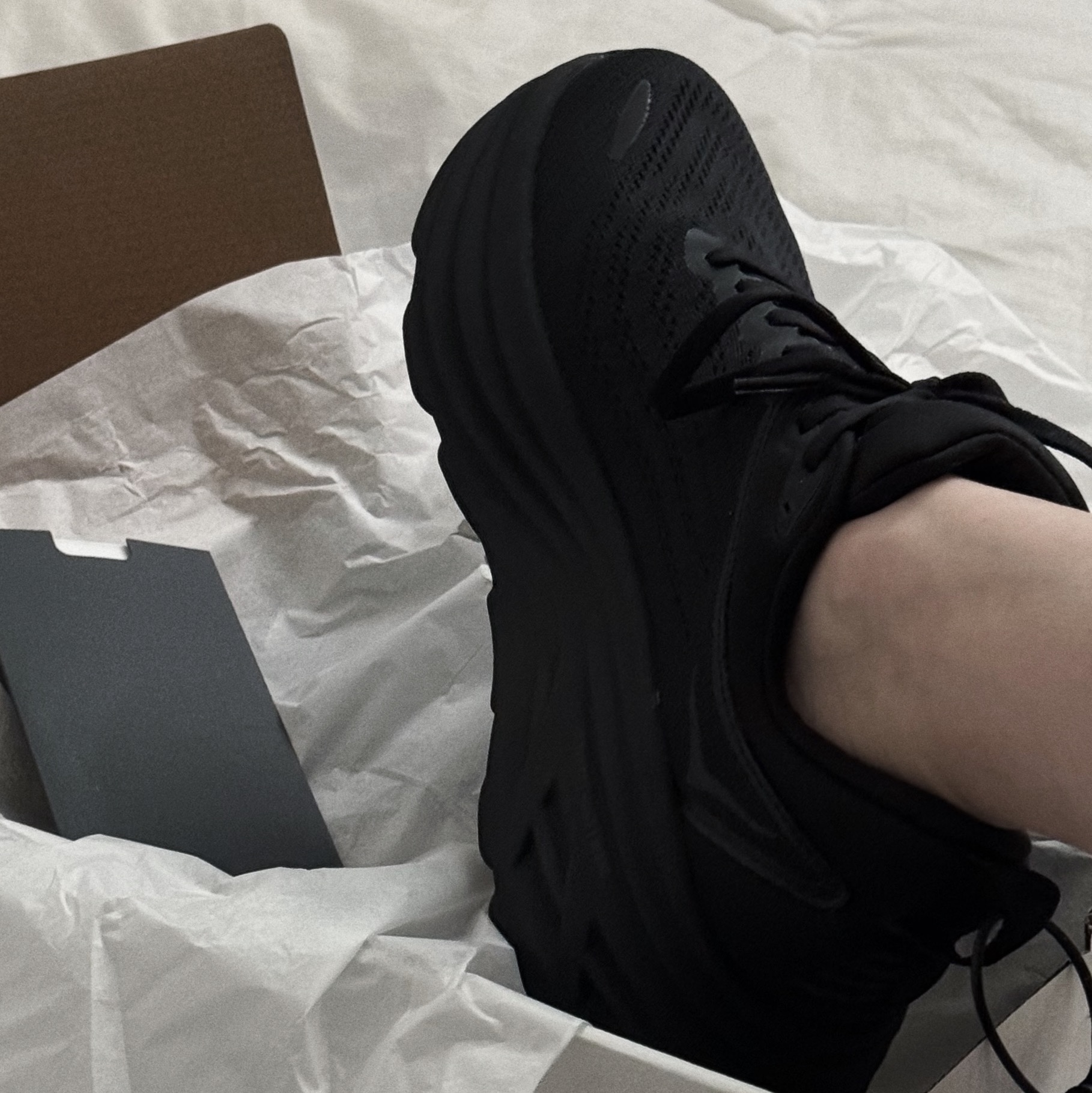 (W) Hoka Bondi 8 Black - Wide 착용 스타일