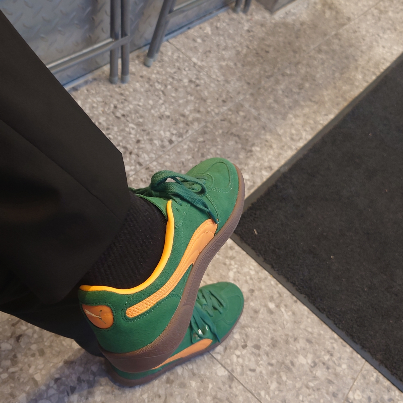 Puma Palermo Vine Clementine 착용 스타일