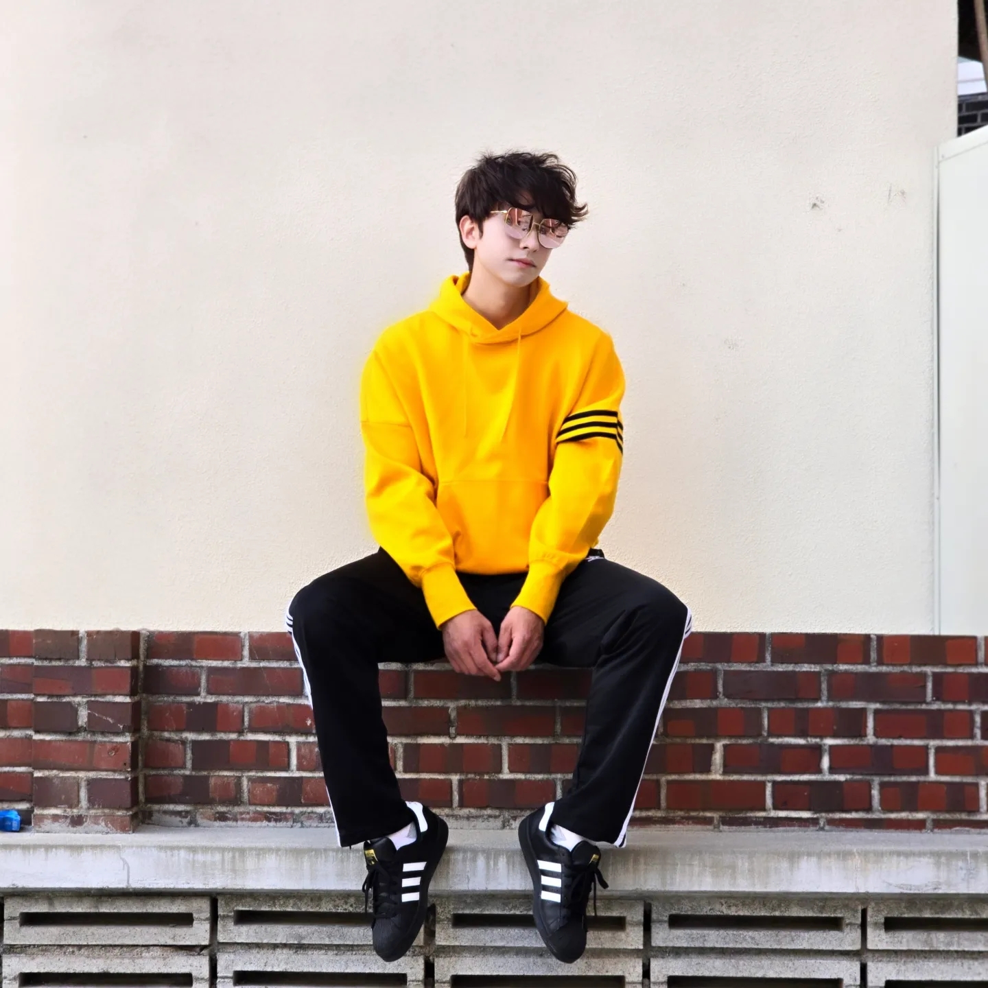 Adidas Firebird Track Pants Black - KR Sizing, Adidas Superstar Core Black White 착용 스타일 - 5