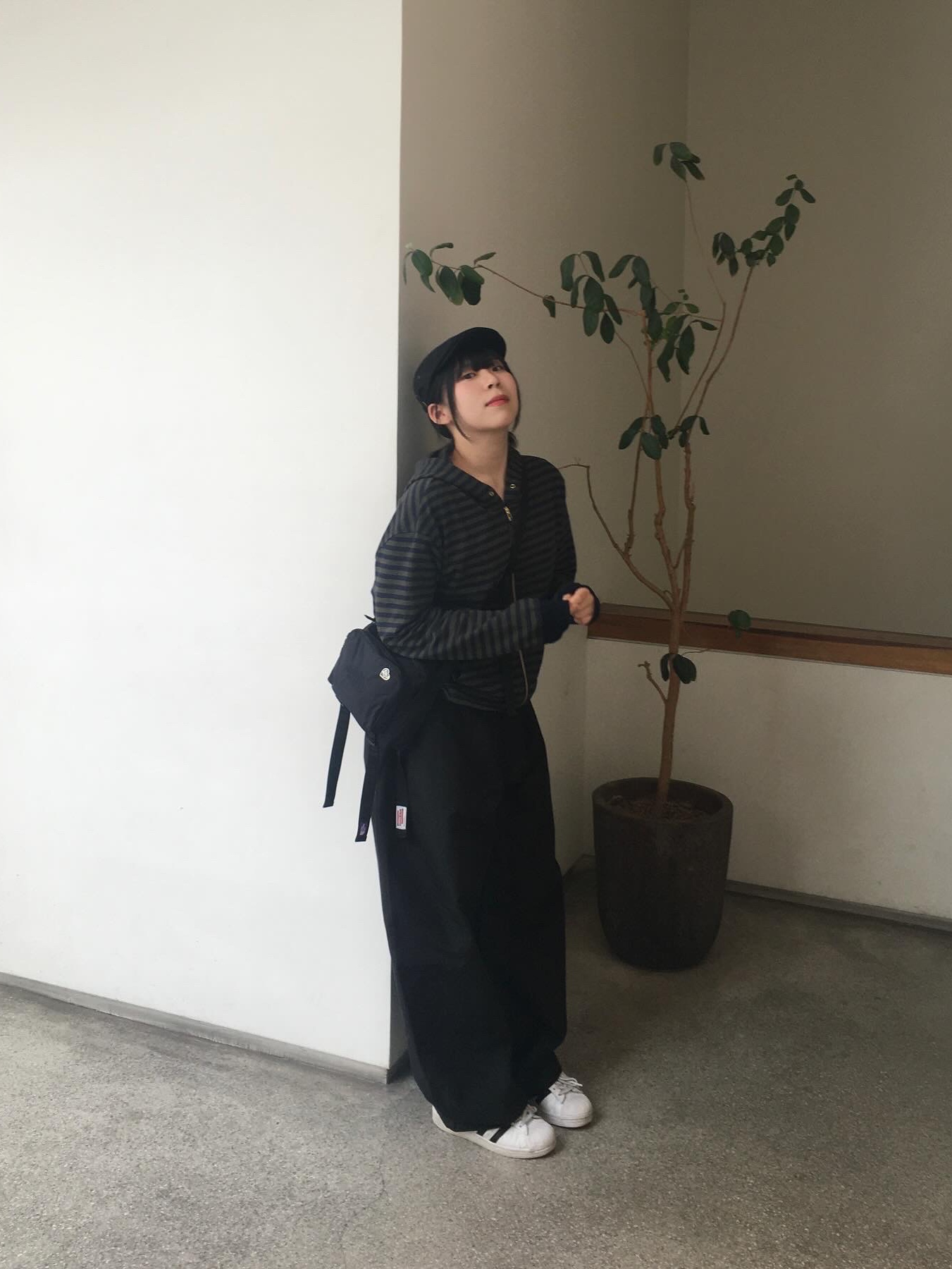 Adidas Superstar White Black, The North Face Purple Label Cordura Nylon Shoulder Bag Black 착용 스타일 - 3