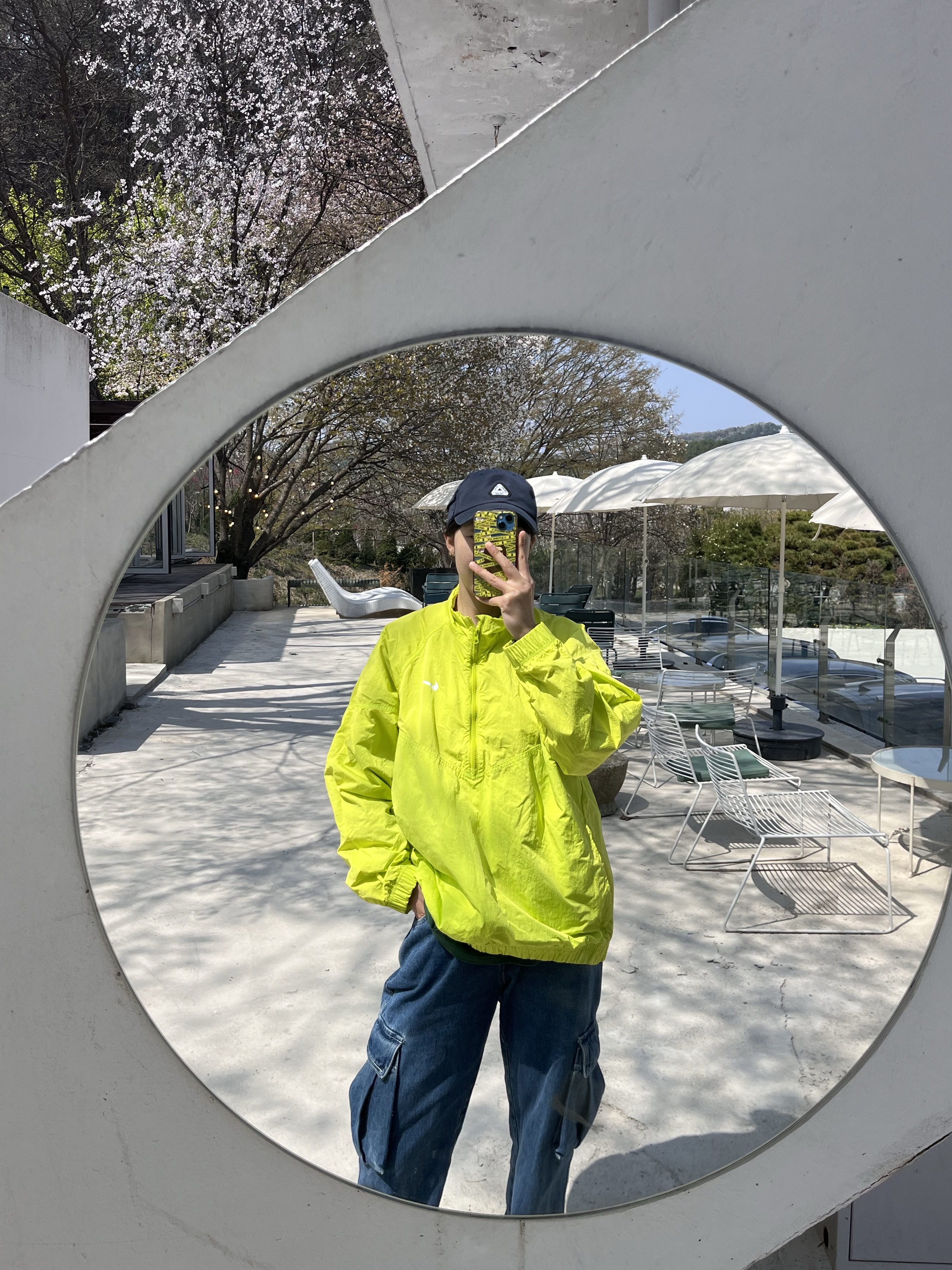 Nike x Stussy Windrunner Jacket Bright Cactus 착용 스타일