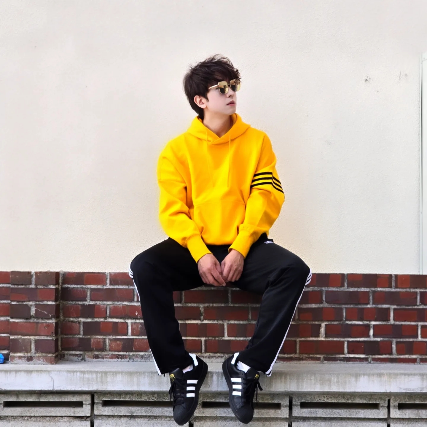 Adidas Firebird Track Pants Black - KR Sizing, Adidas Superstar Core Black White 착용 스타일 - 2