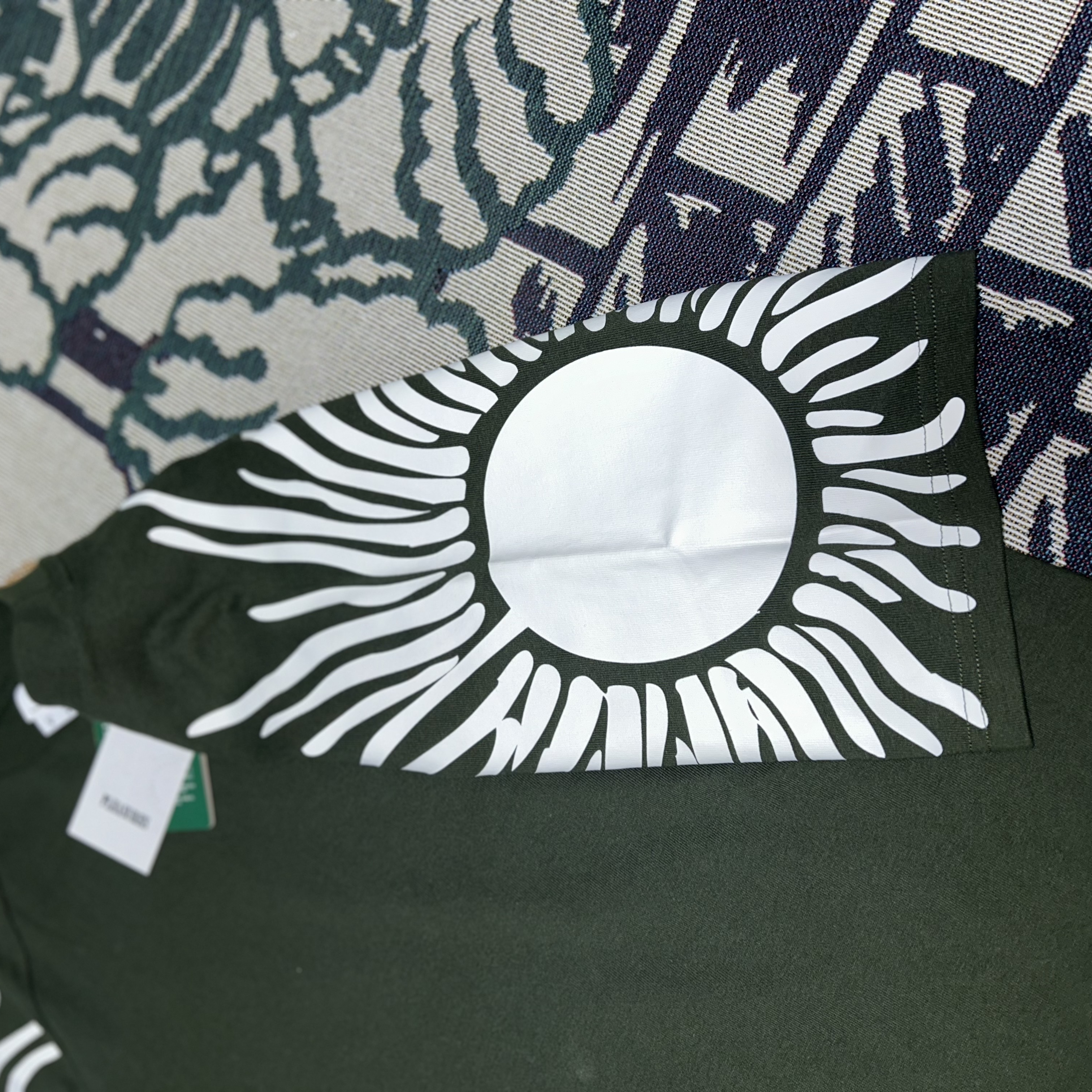 Puma x Pleasures Sun Graphic T-shirt Green 착용 스타일 - 4