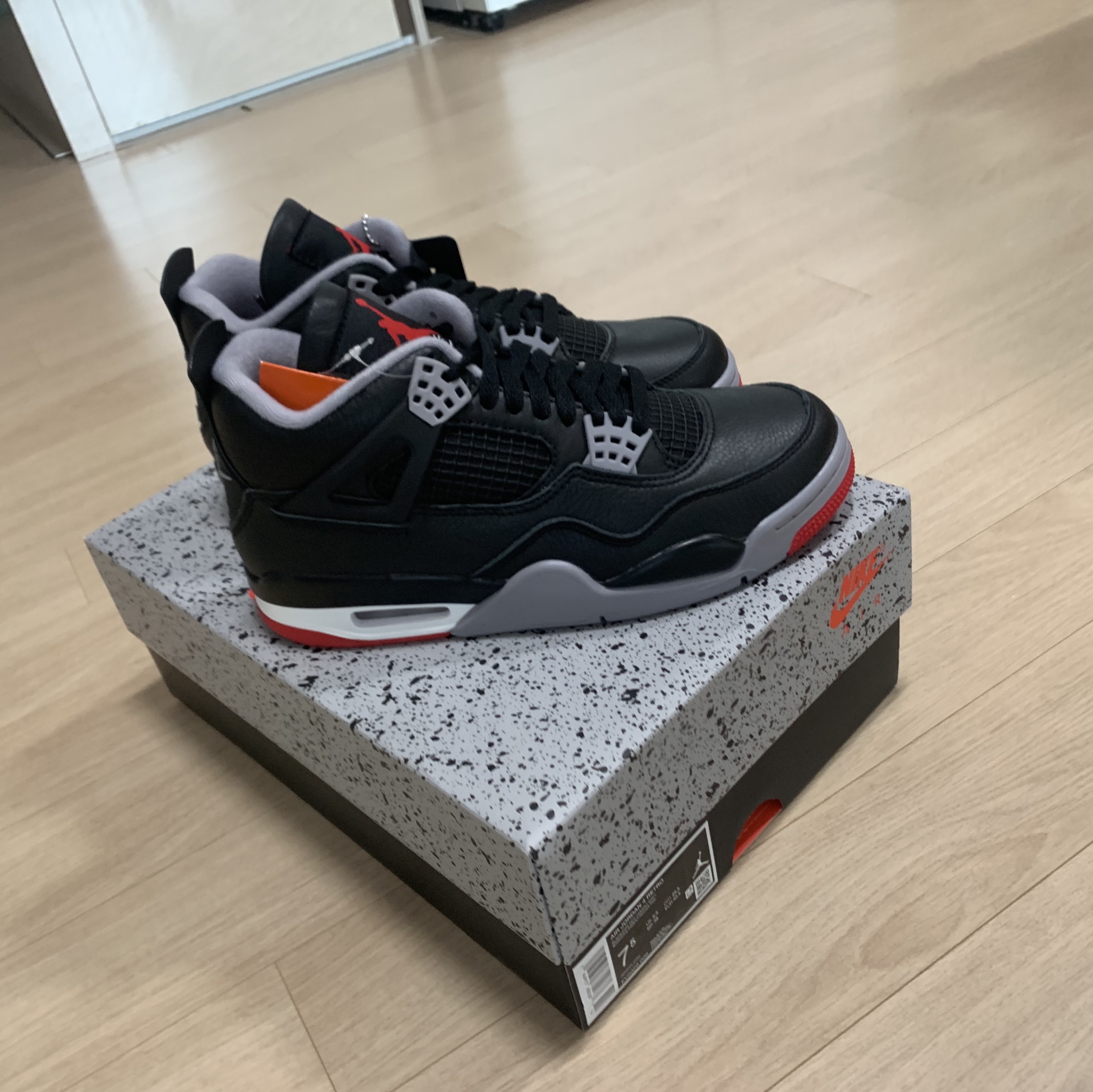 Jordan 4 Retro Bred Reimagined 착용 스타일 - 2
