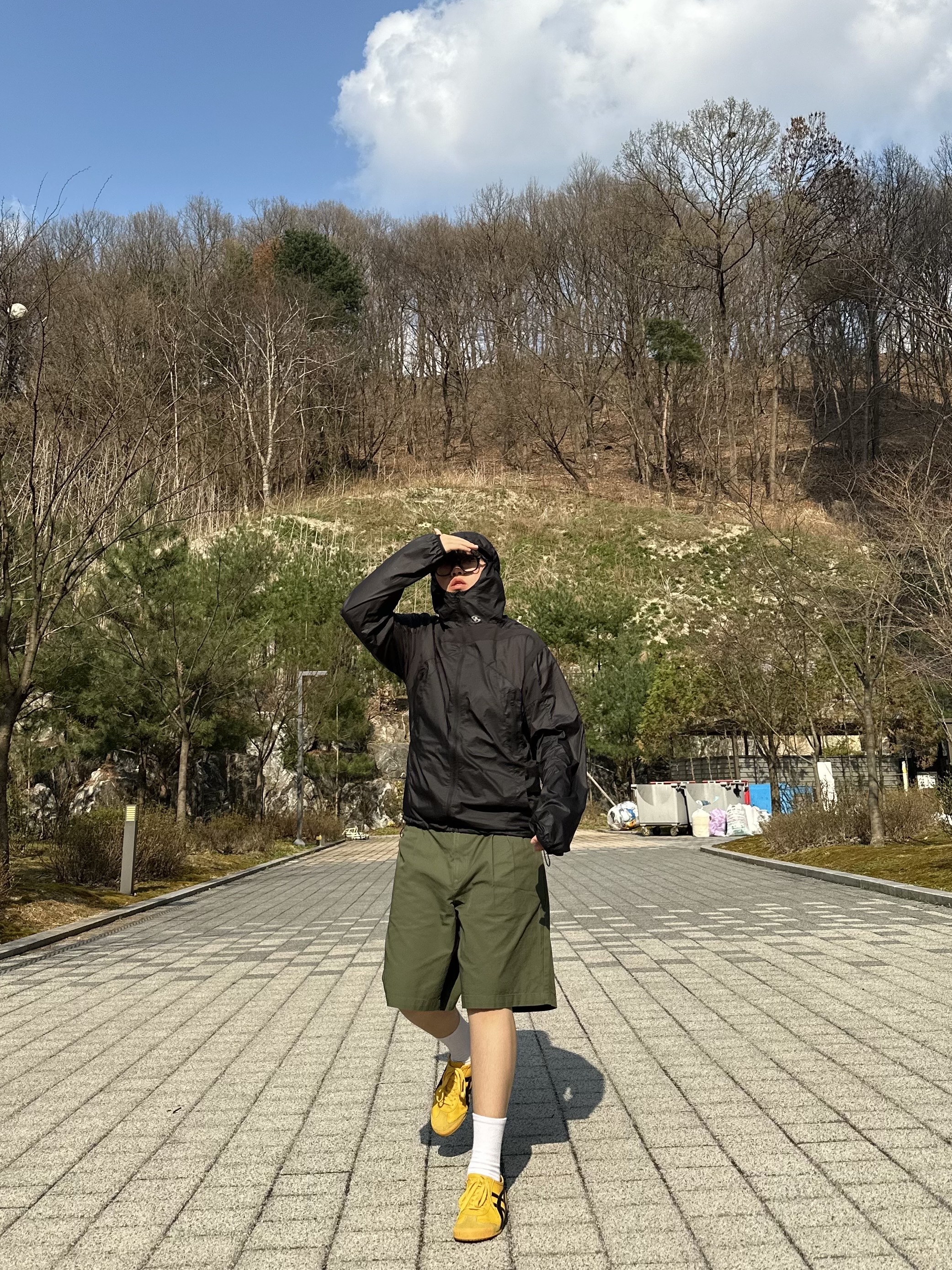 Onitsuka Tiger Mexico 66 Yellow Black, Sansan Gear Sprinter Jacket Black - 23FW 착용 스타일 - 1