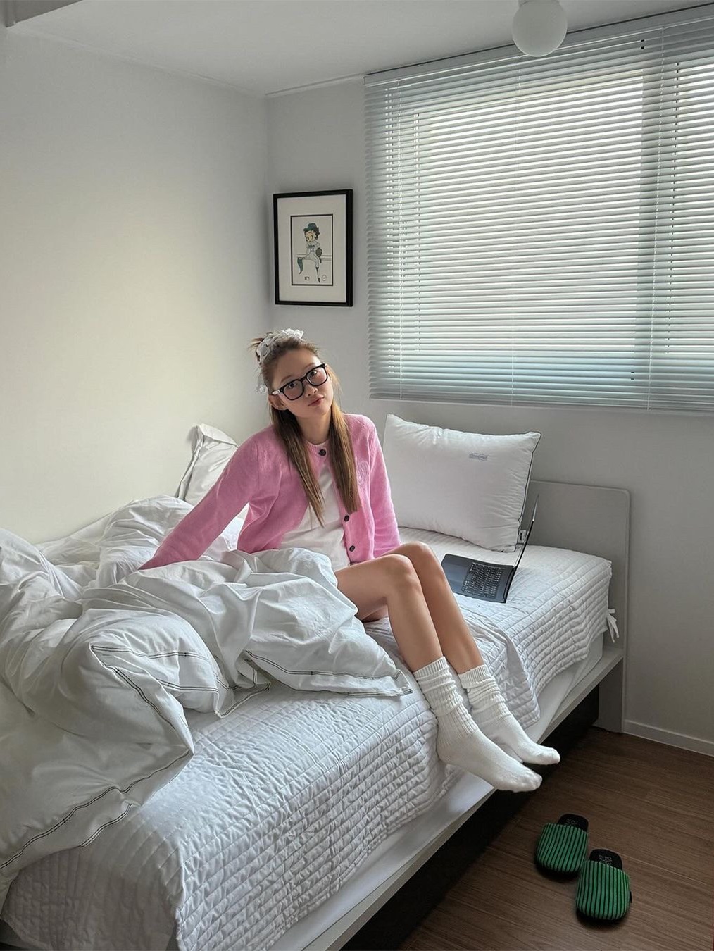 (W) COS Oversized Wool Blazer Light Pink, (W) Prada Cashmere Crewneck Sweater Pink 착용 스타일 - 5