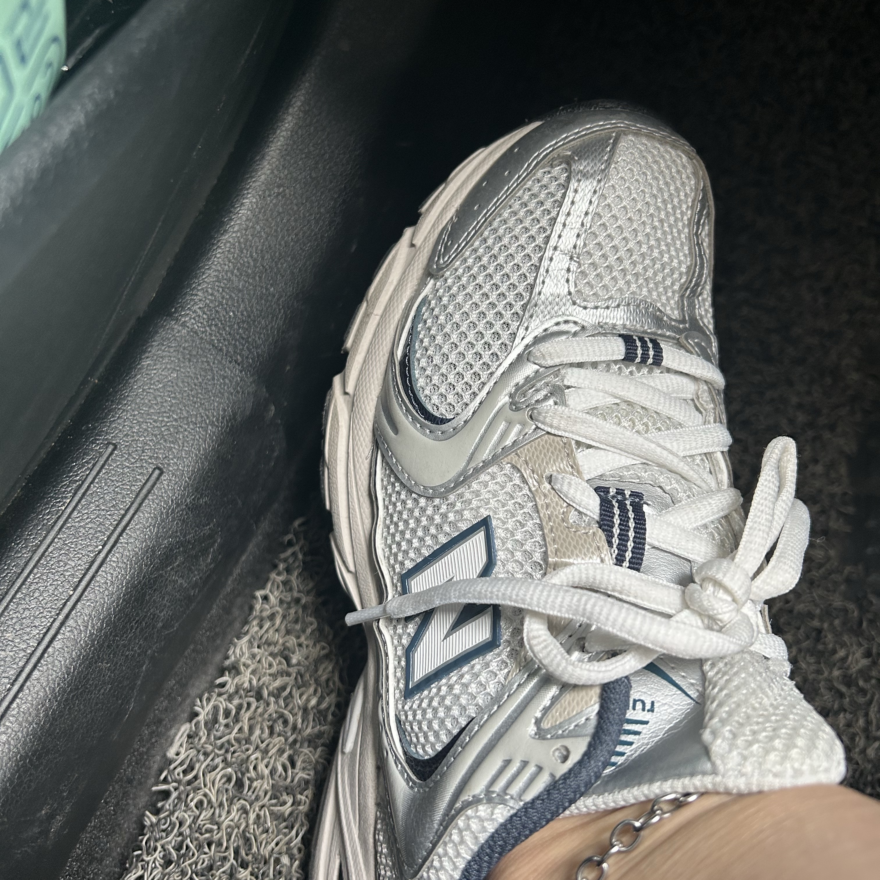 New Balance 530 Steel Grey 착용 스타일
