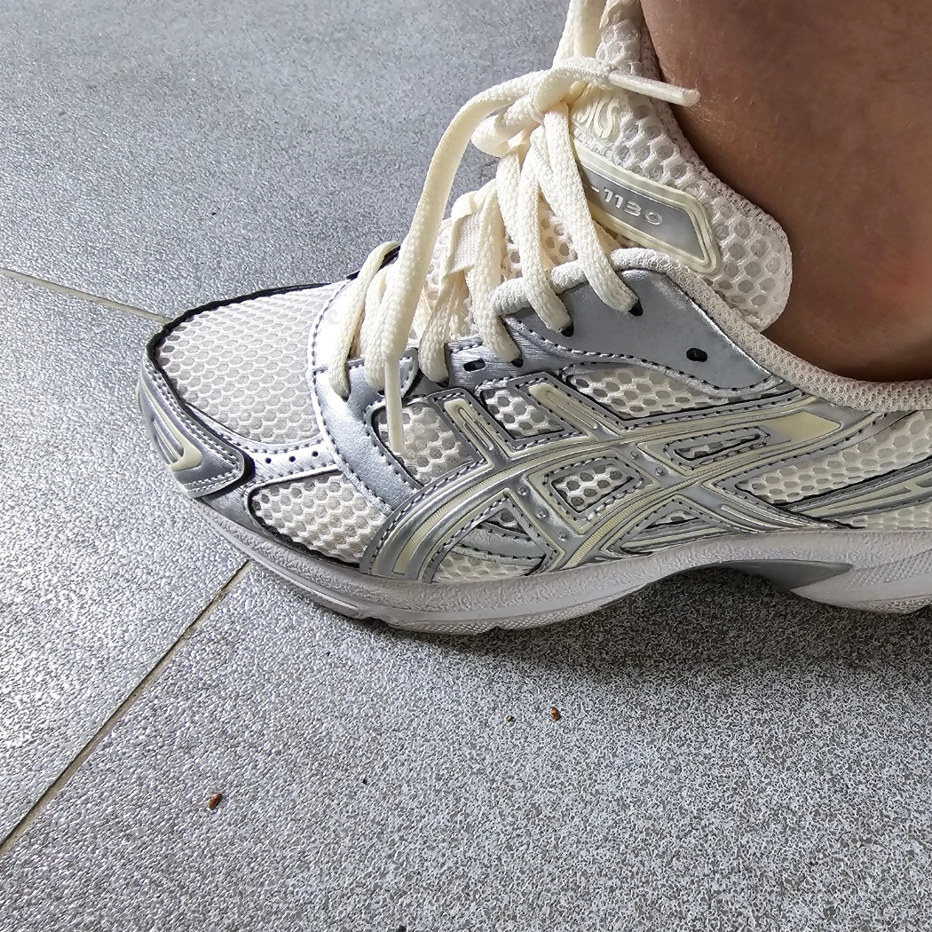 (W) Asics Gel-1130 Cream Pure Silver 착용 스타일 - 3