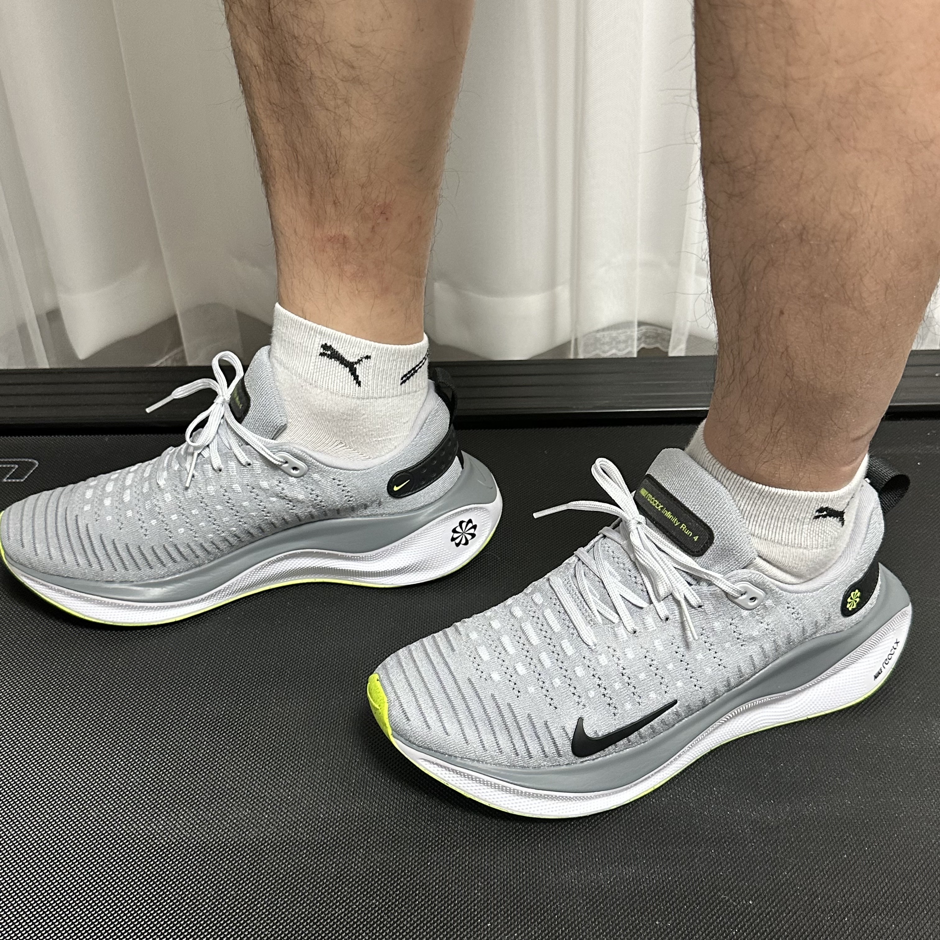 Nike ReactX Infinity Run 4 Wolf Grey Black 착용 스타일 - 1