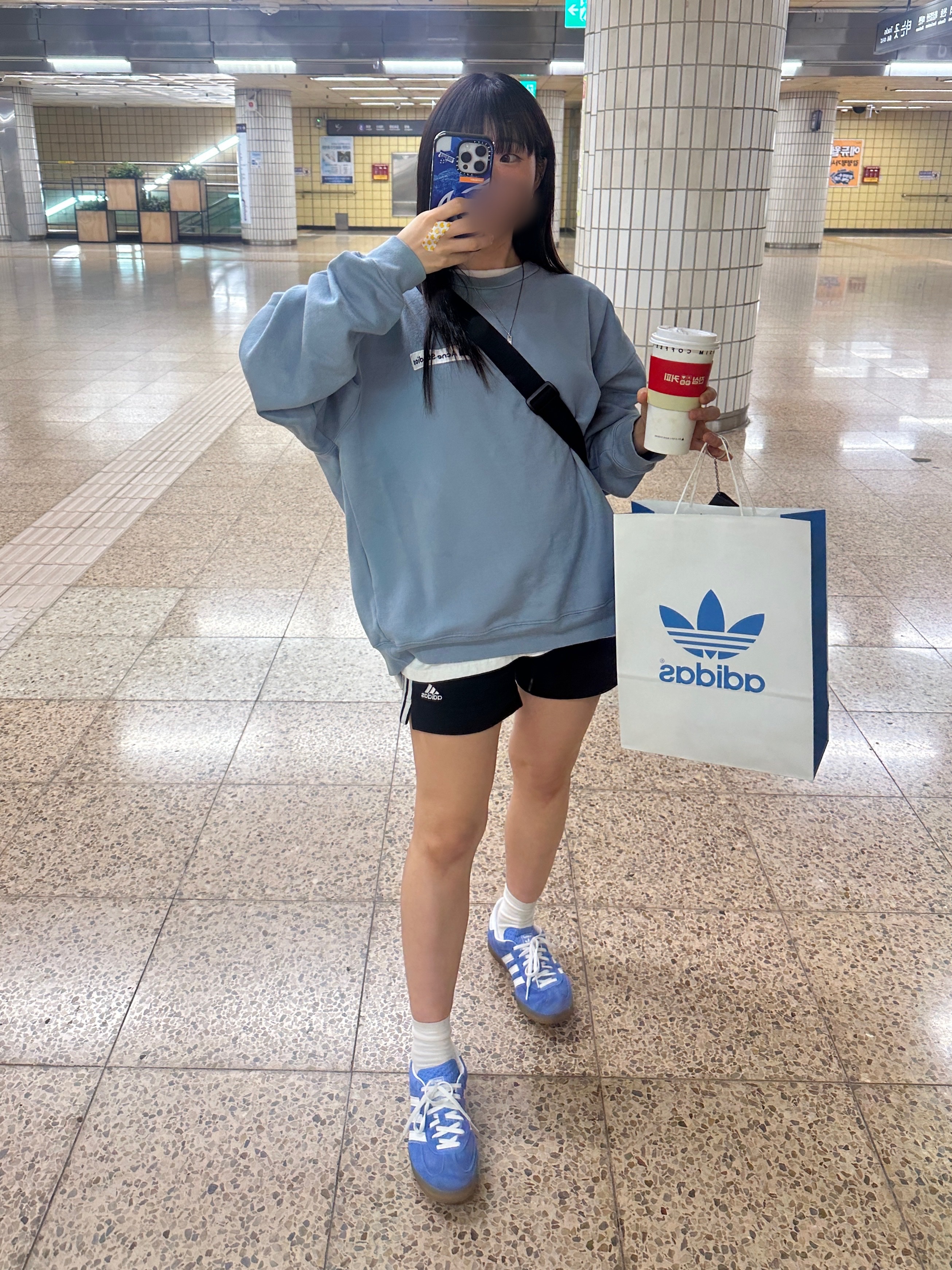(W) Adidas Gazelle Indoor Blue Fusion Cloud White, Casetify x Ader Error iPhone Tetris Magsafe Case Blue 착용 스타일