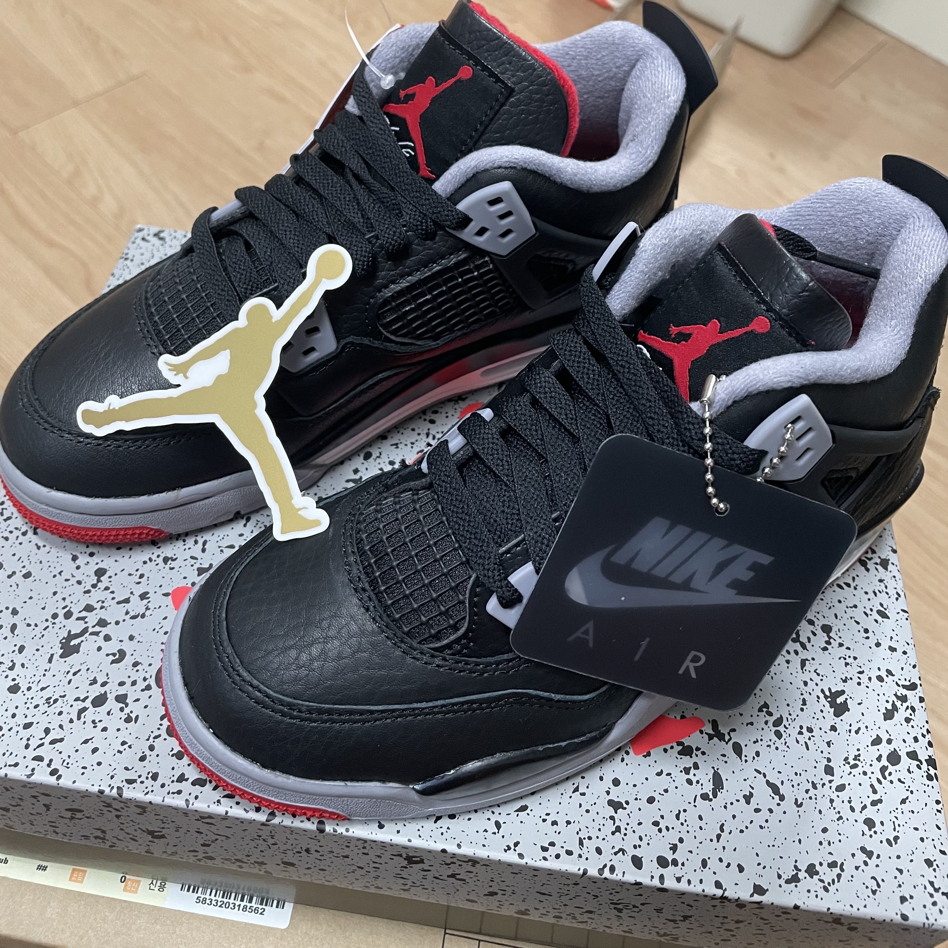 Jordan 4 Retro Bred Reimagined 착용 스타일