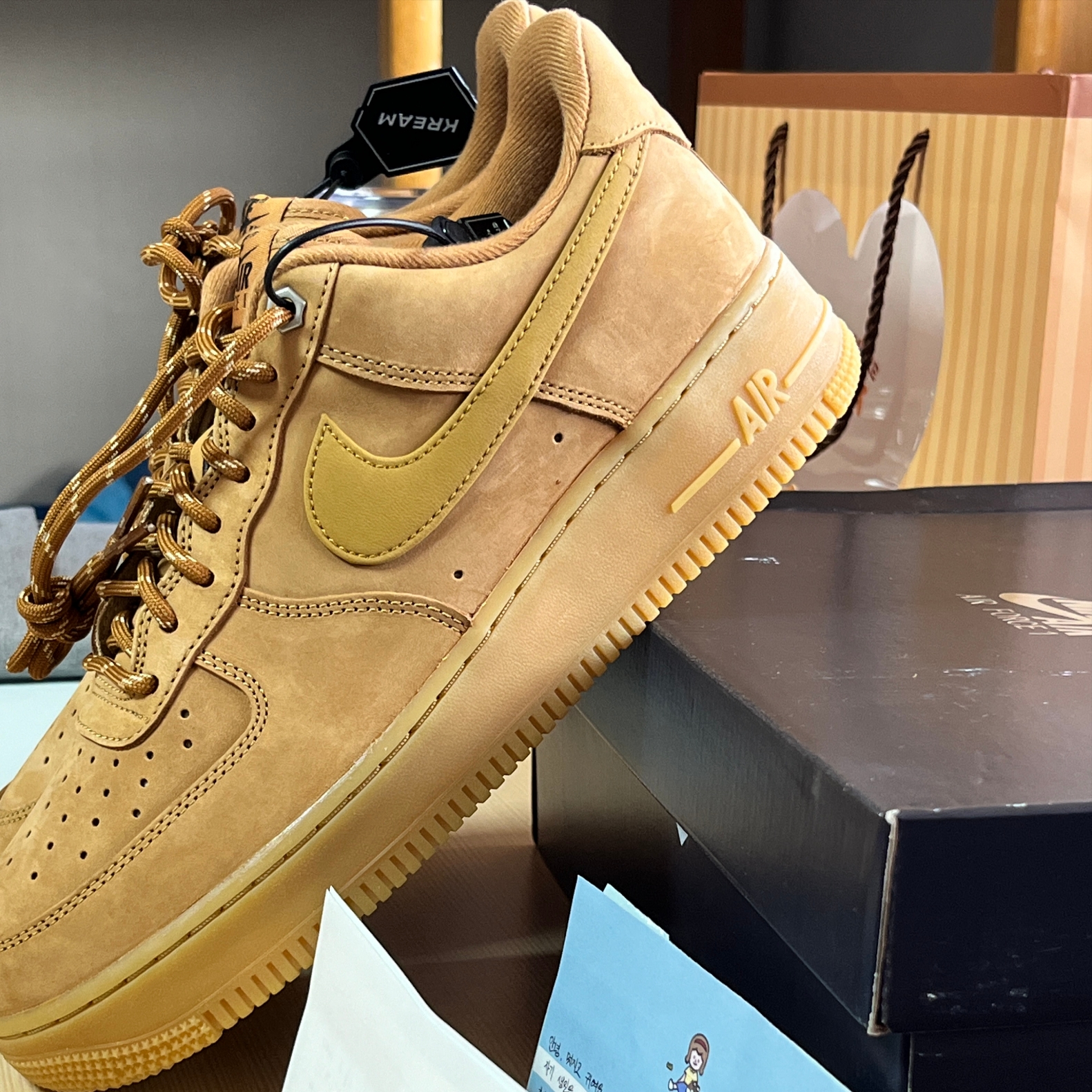 Nike Air Force 1 '07 WB Flax 착용 스타일 - 1