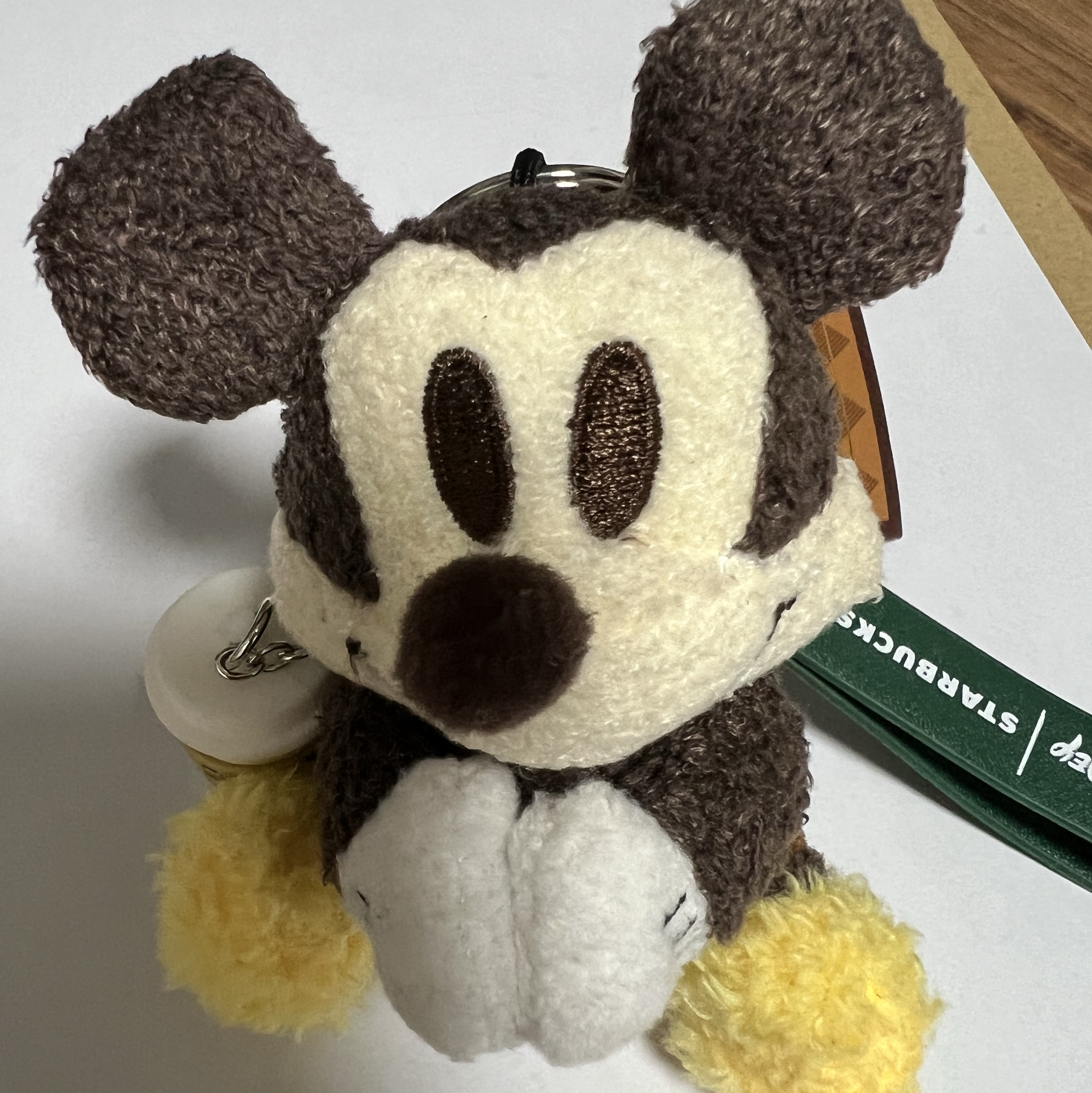 Starbucks Autumn Disney Joyful Mickey Keychain 착용 스타일