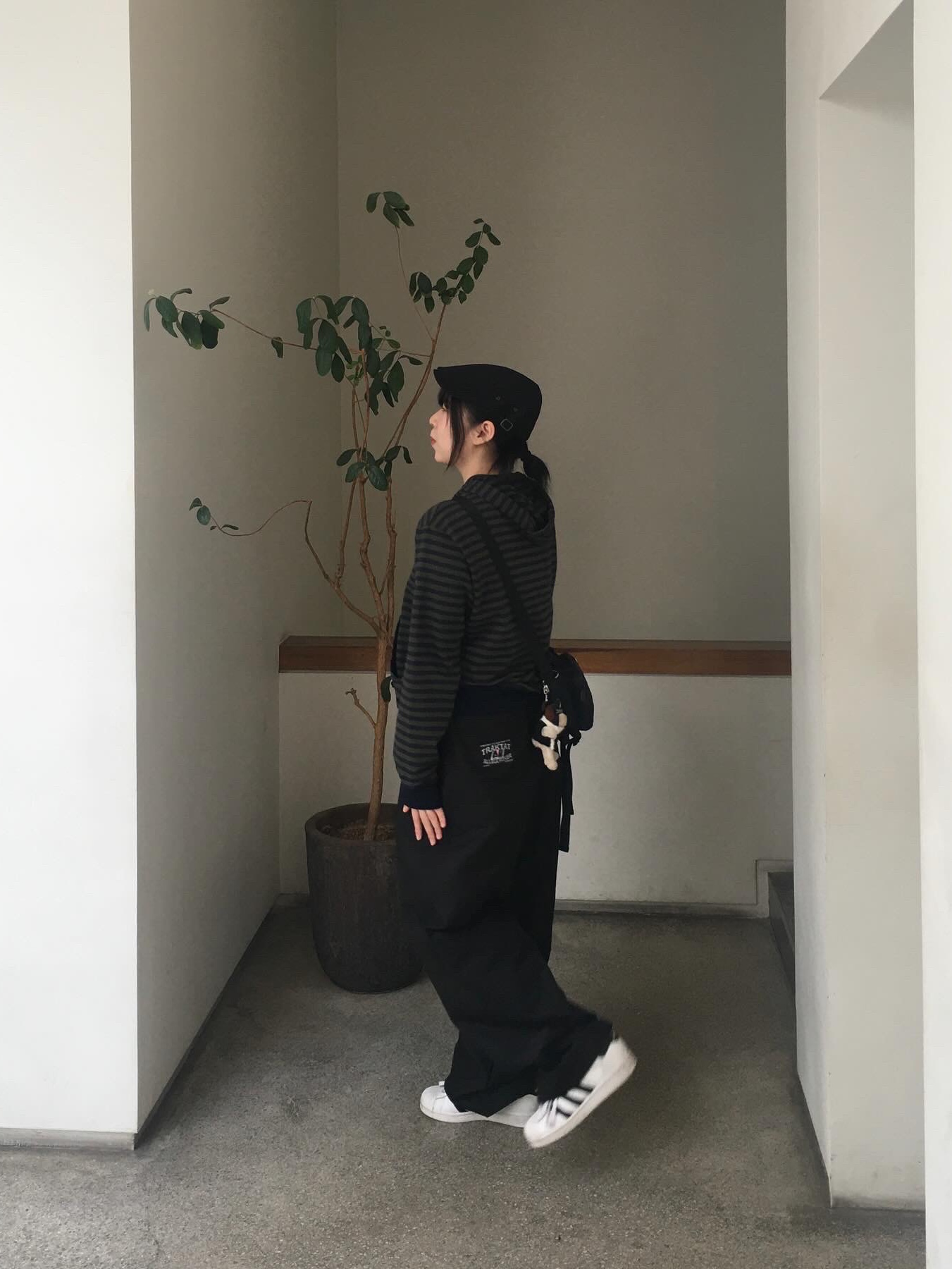 Adidas Superstar White Black, The North Face Purple Label Cordura Nylon Shoulder Bag Black 착용 스타일 - 4