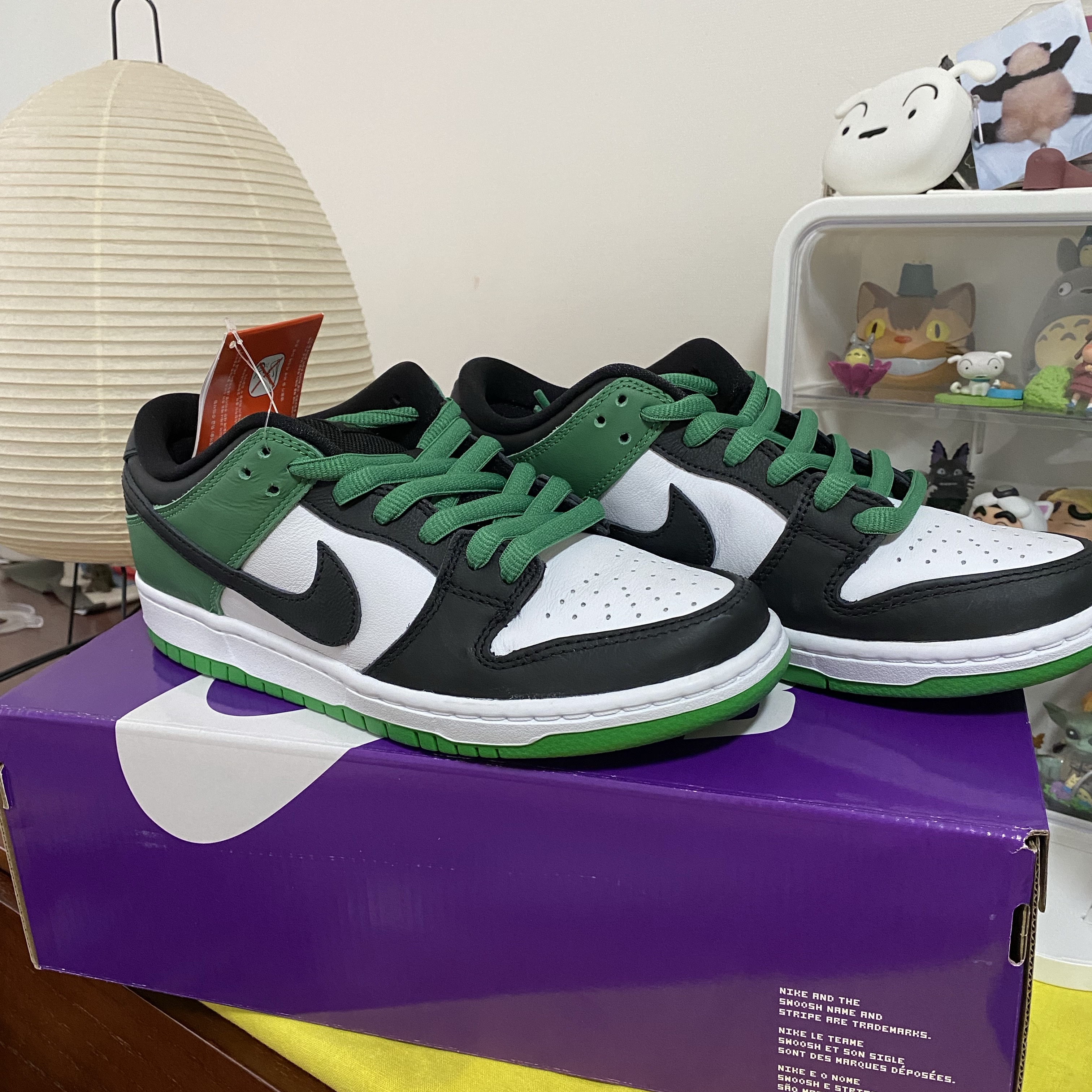 Nike SB Dunk Low Pro Black and Classic Green 착용 스타일 - 1