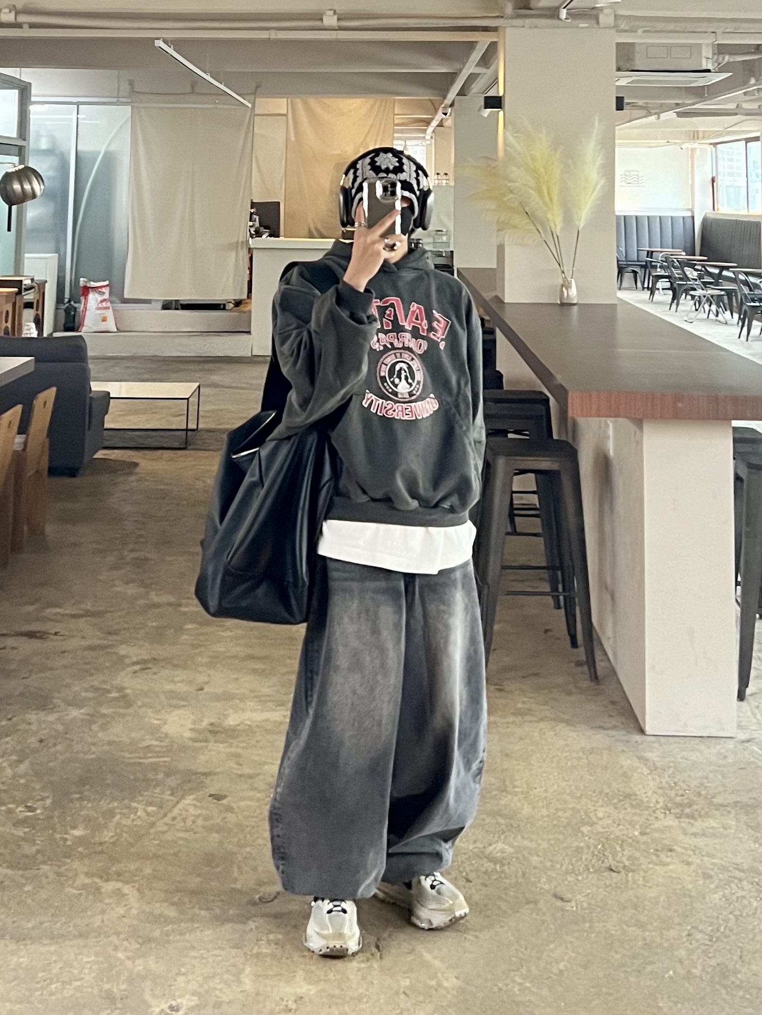 Ourpas 075 Ivy League Hoodie Washed Gray, Nike x Matthew M Williams Zoom 004 Stone 착용 스타일